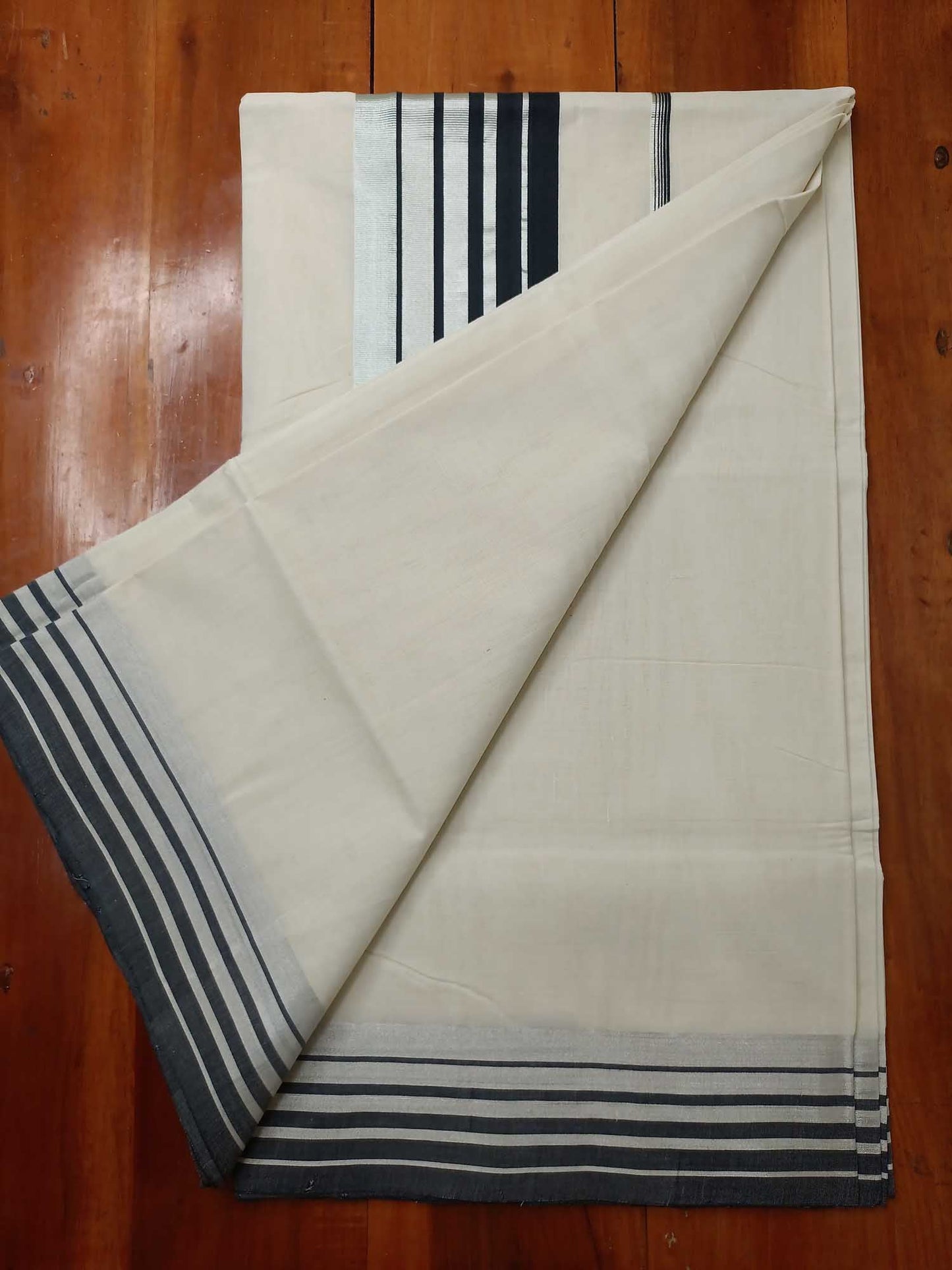 Kerala Kasavu Saree for Women