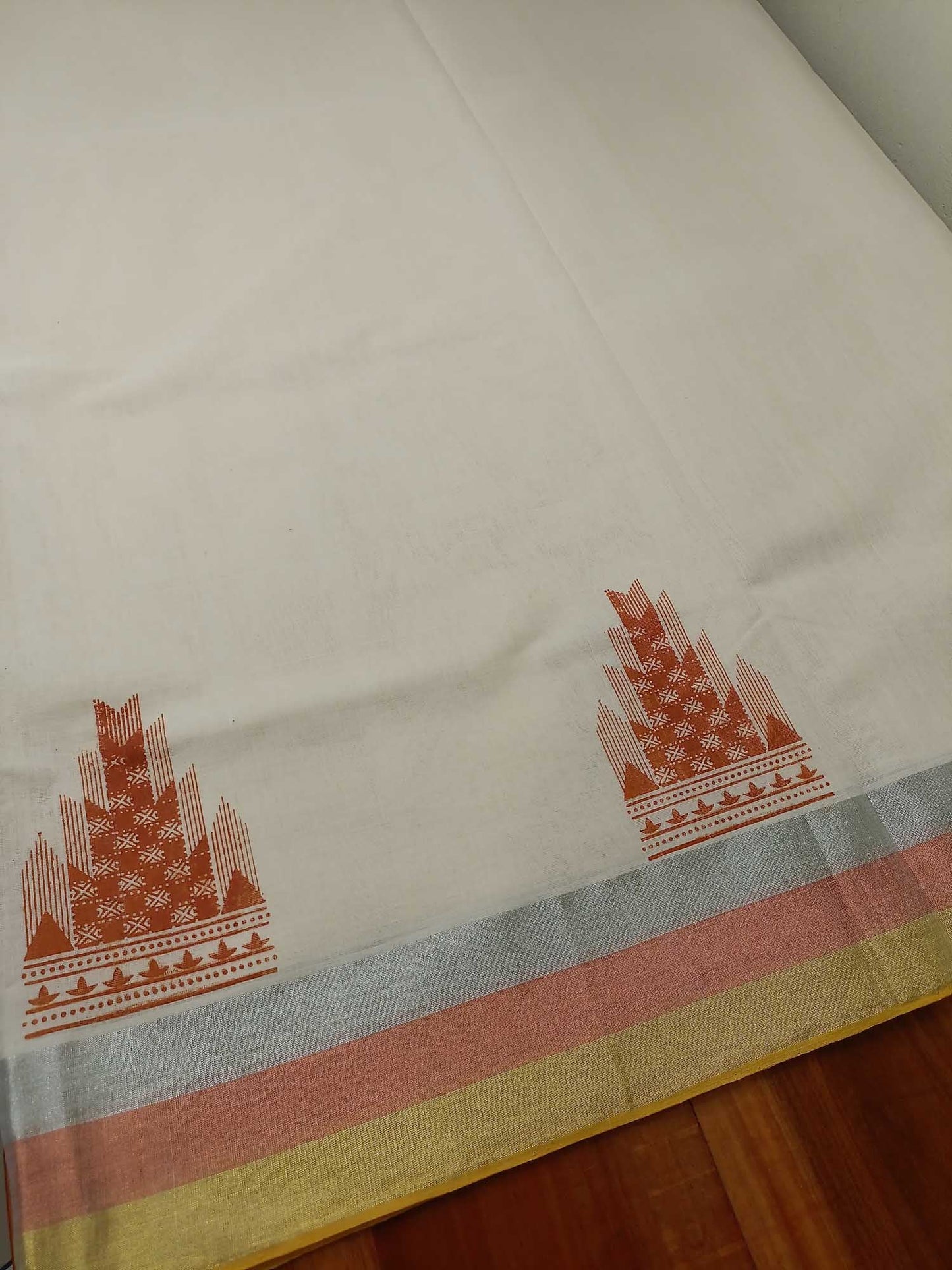Kerala Kasavu Saree for Women