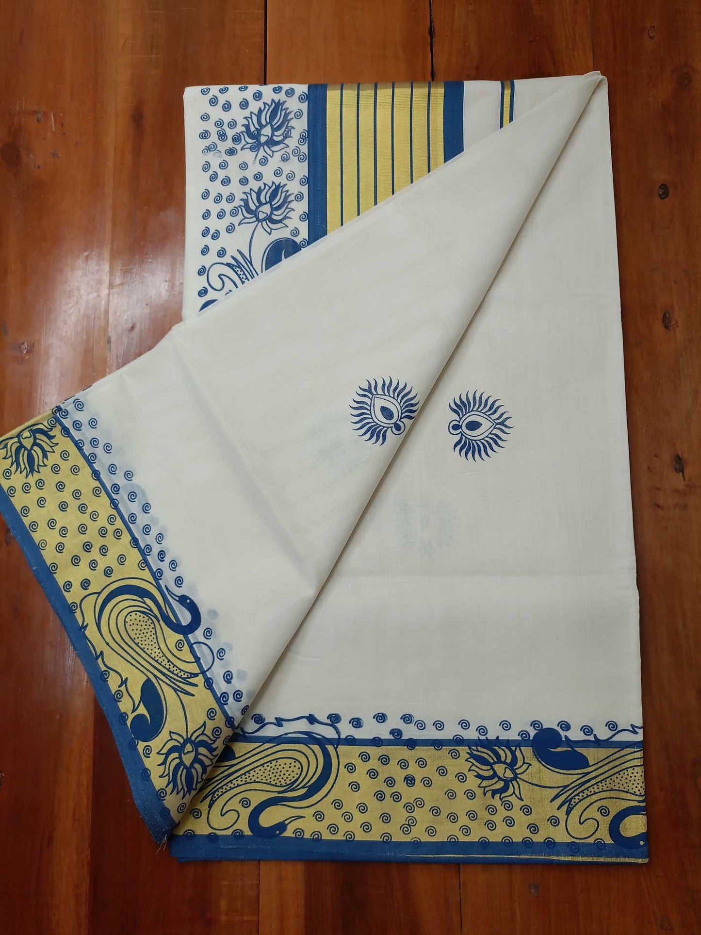 Kerala Kasavu Saree for Women