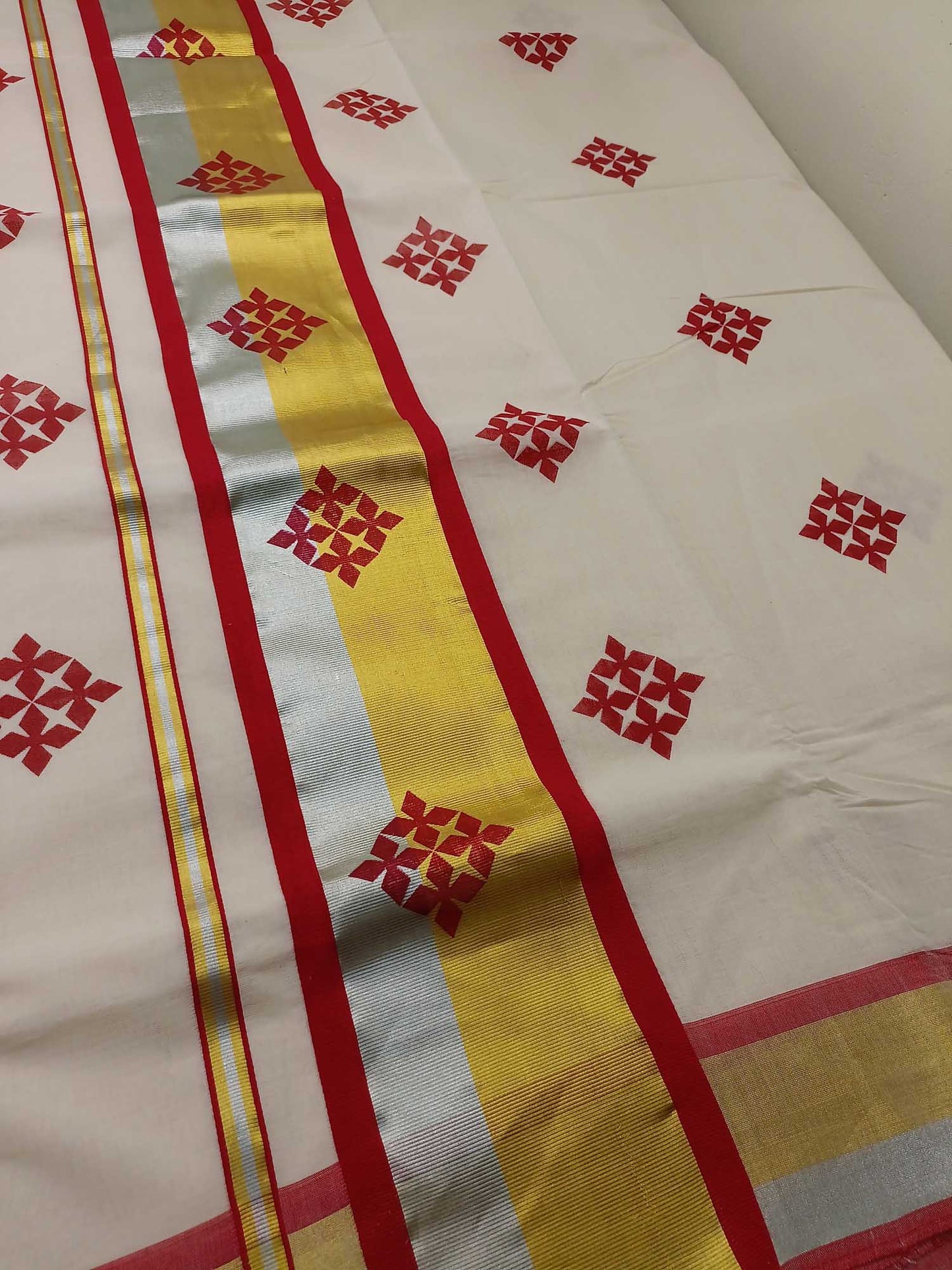 Kerala Kasavu Saree for Women