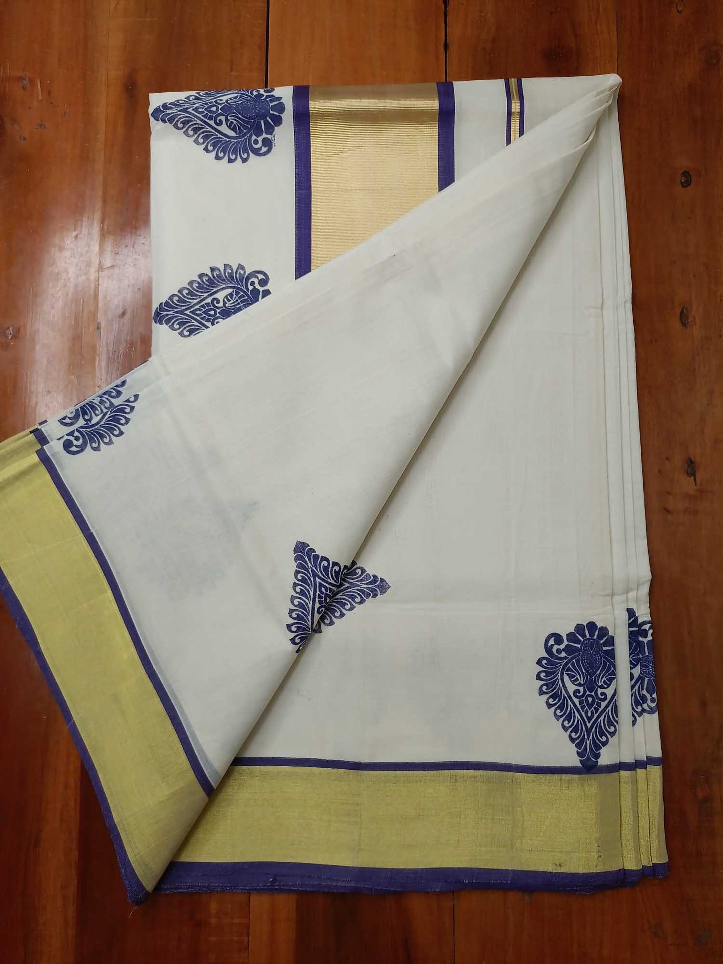 Kerala Kasavu Saree for Women