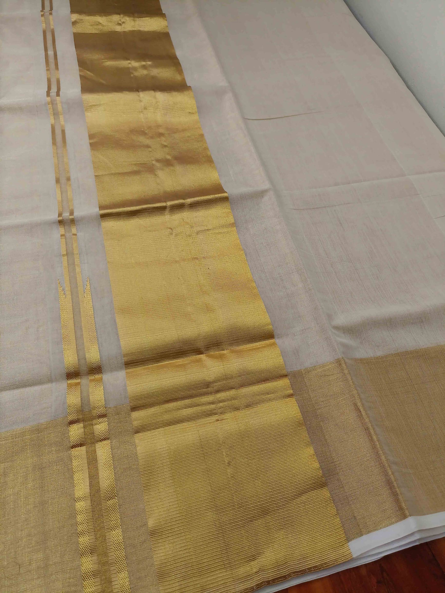 Kuthampully Handloom Kasavu Saree