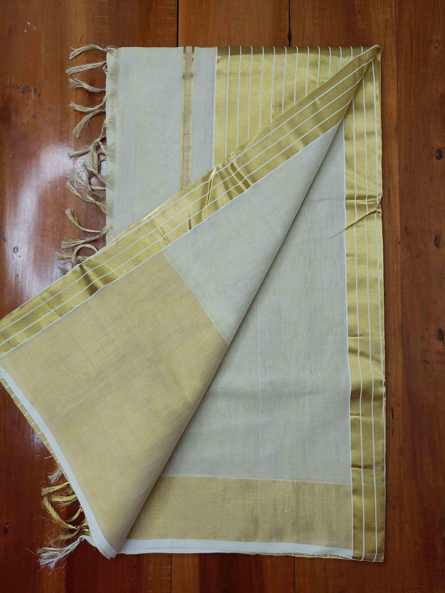 Kuthampully Handloom Kasavu Saree