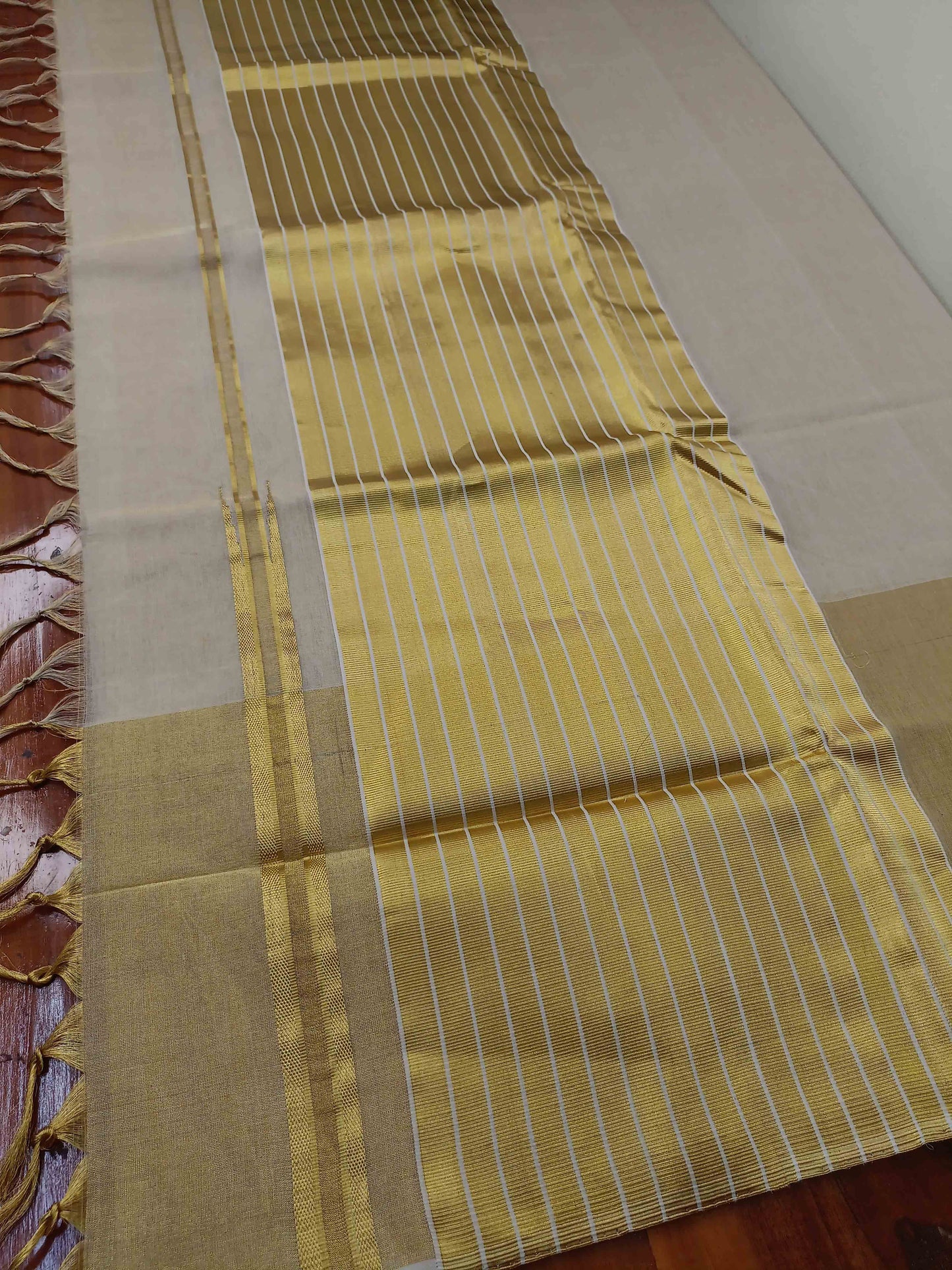 Kuthampully Handloom Kasavu Saree