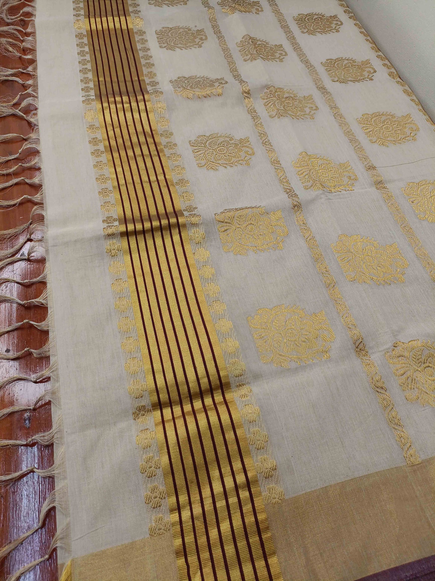 Kuthampully Handloom Kasavu Saree