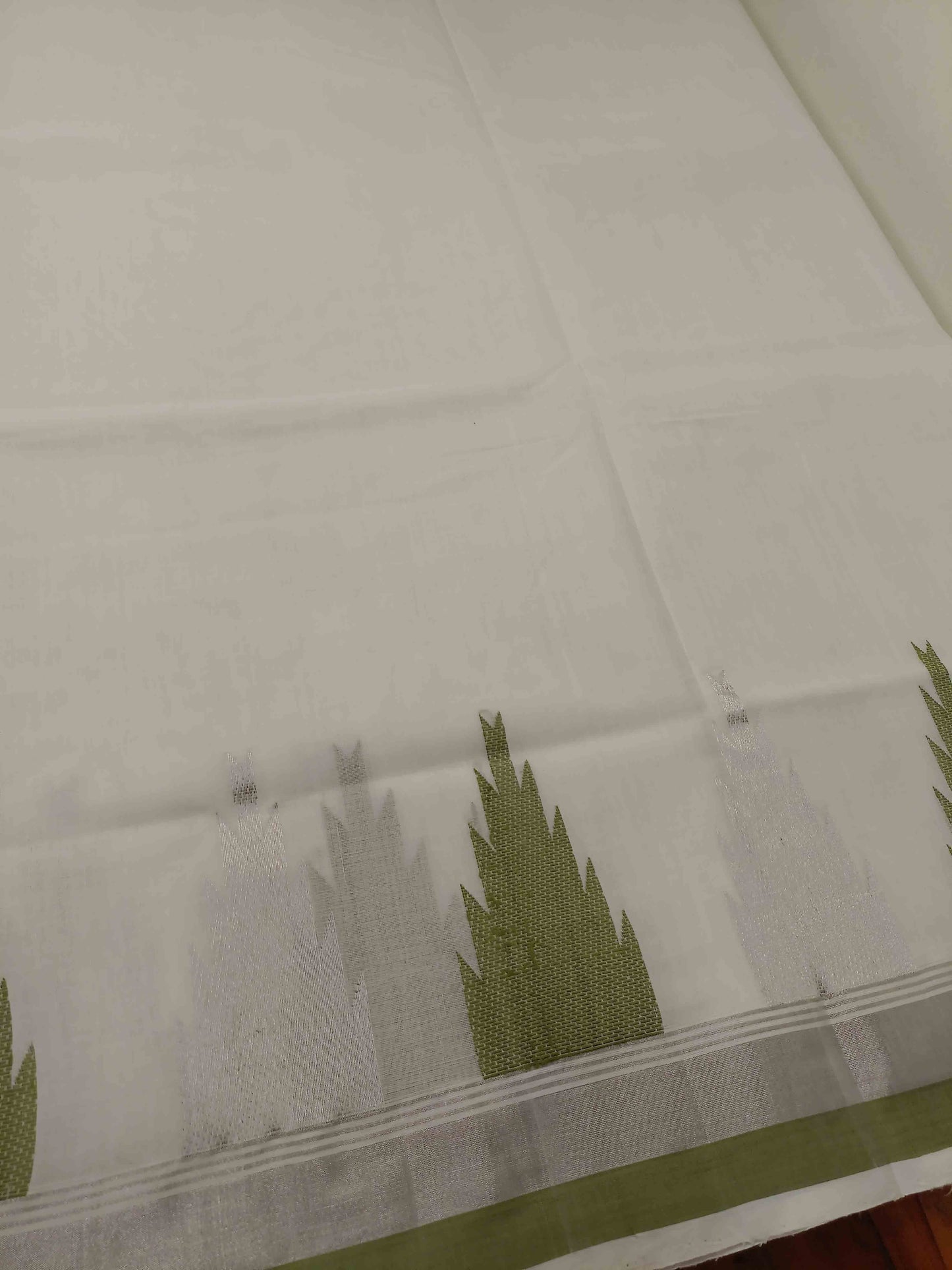 Kuthampully Handloom Kasavu Saree