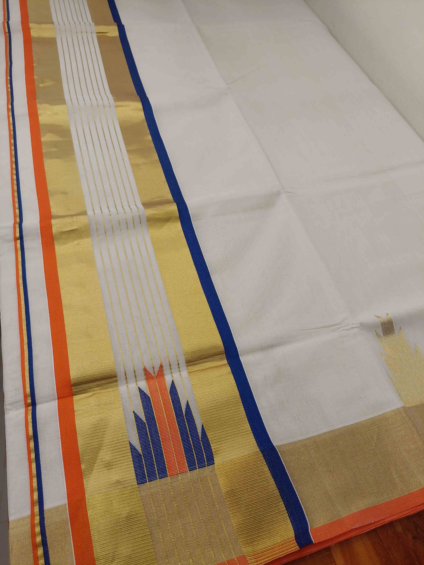 Kuthampully Handloom Kasavu Saree
