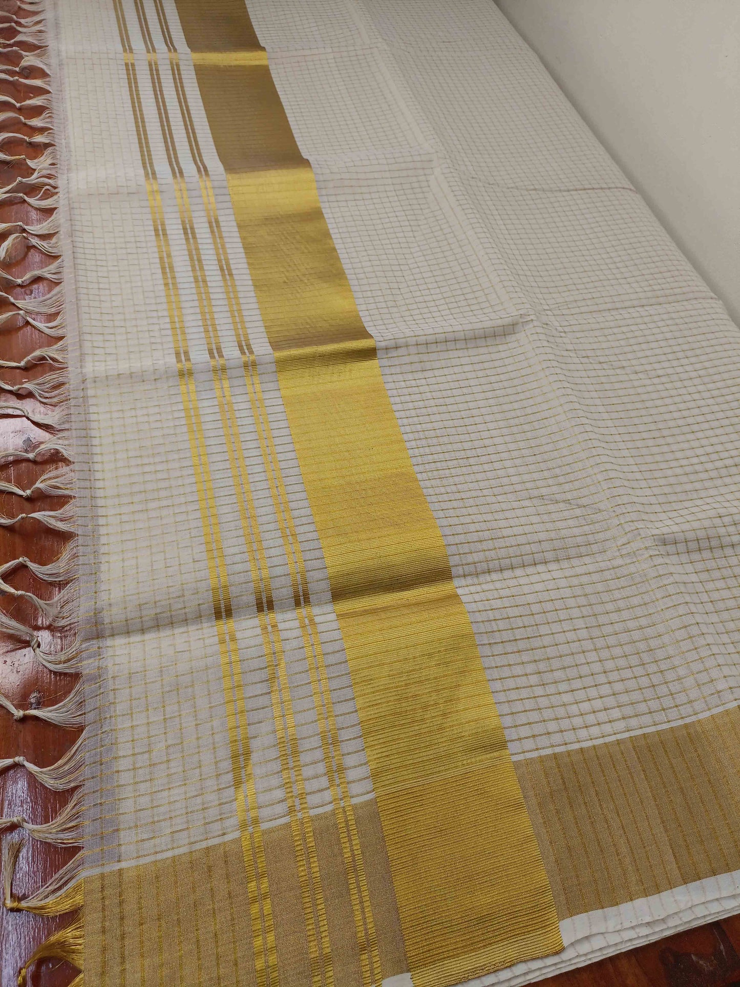 Kuthampully Handloom Kasavu Saree