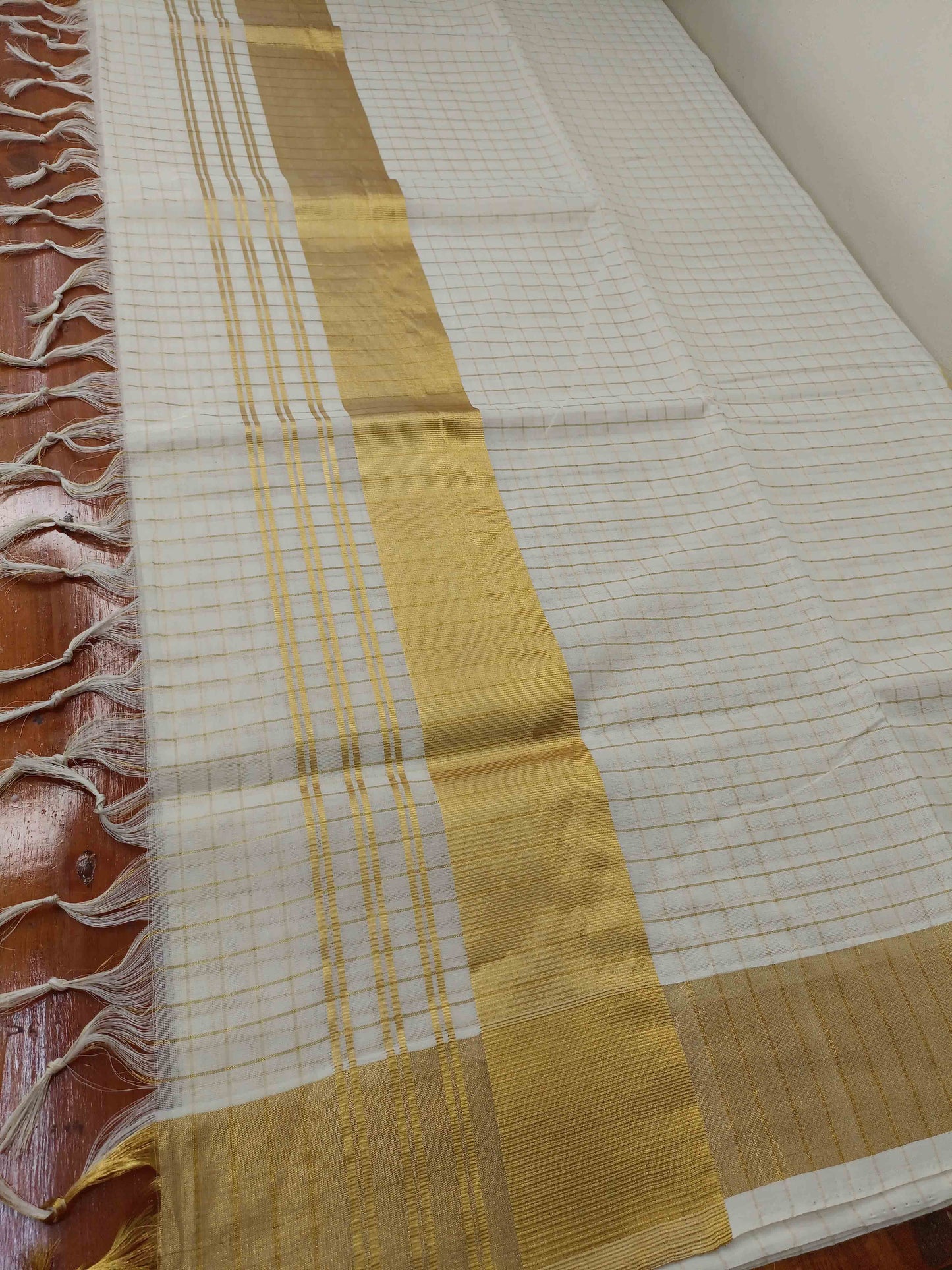 Kuthampully Handloom Kasavu Saree