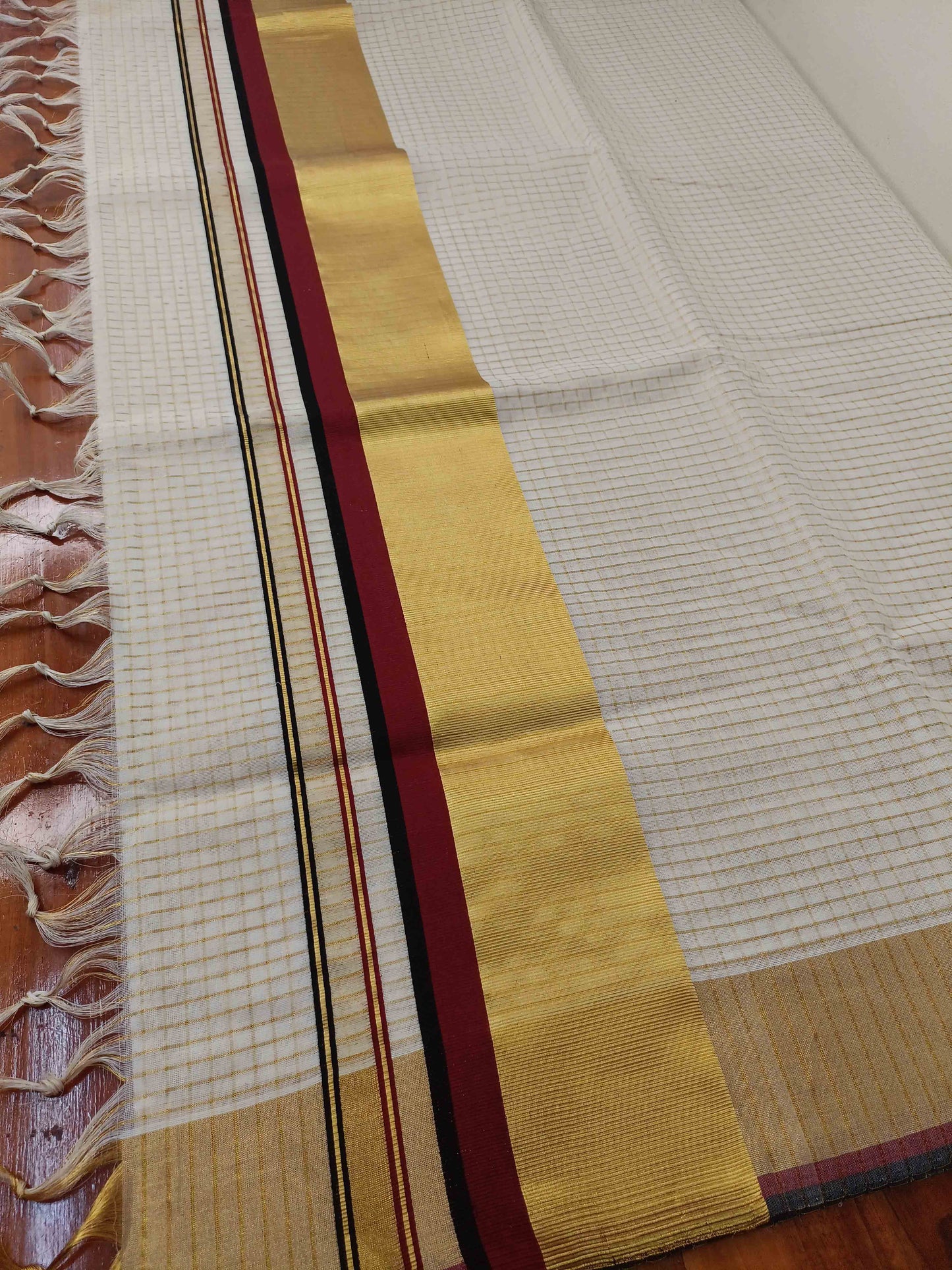 Kuthampully Handloom Kasavu Saree