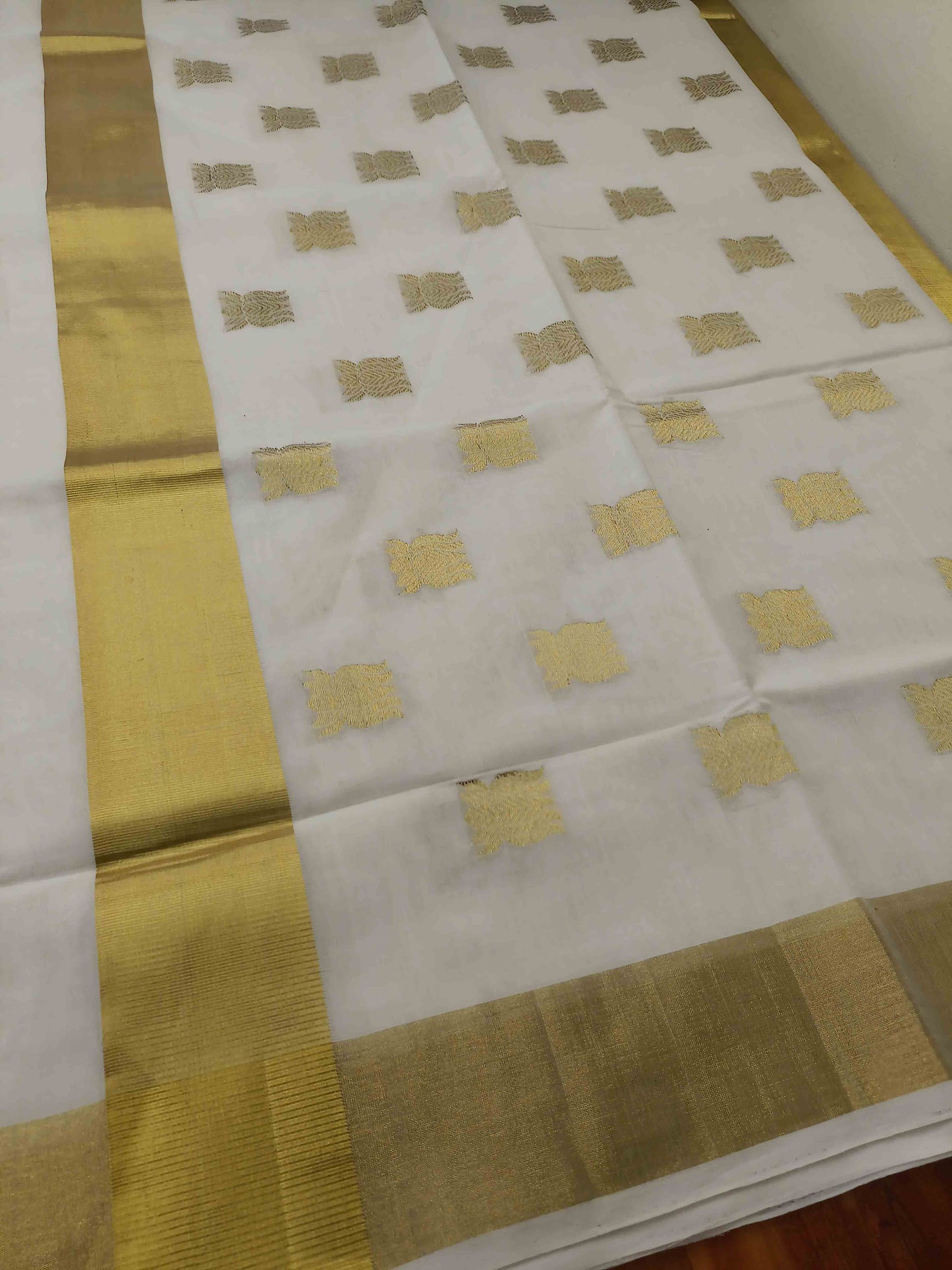 Kuthampully Handloom Kasavu Saree