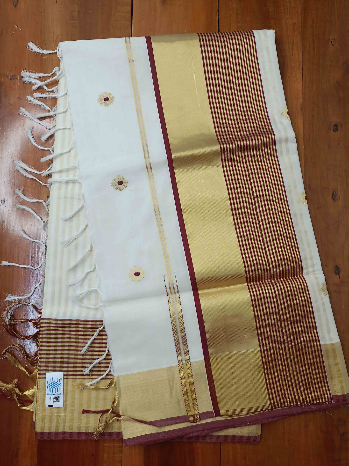 Kuthampully Handloom Kasavu Saree