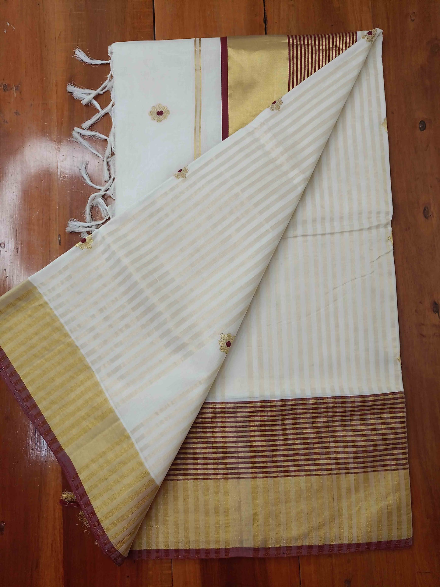 Kuthampully Handloom Kasavu Saree