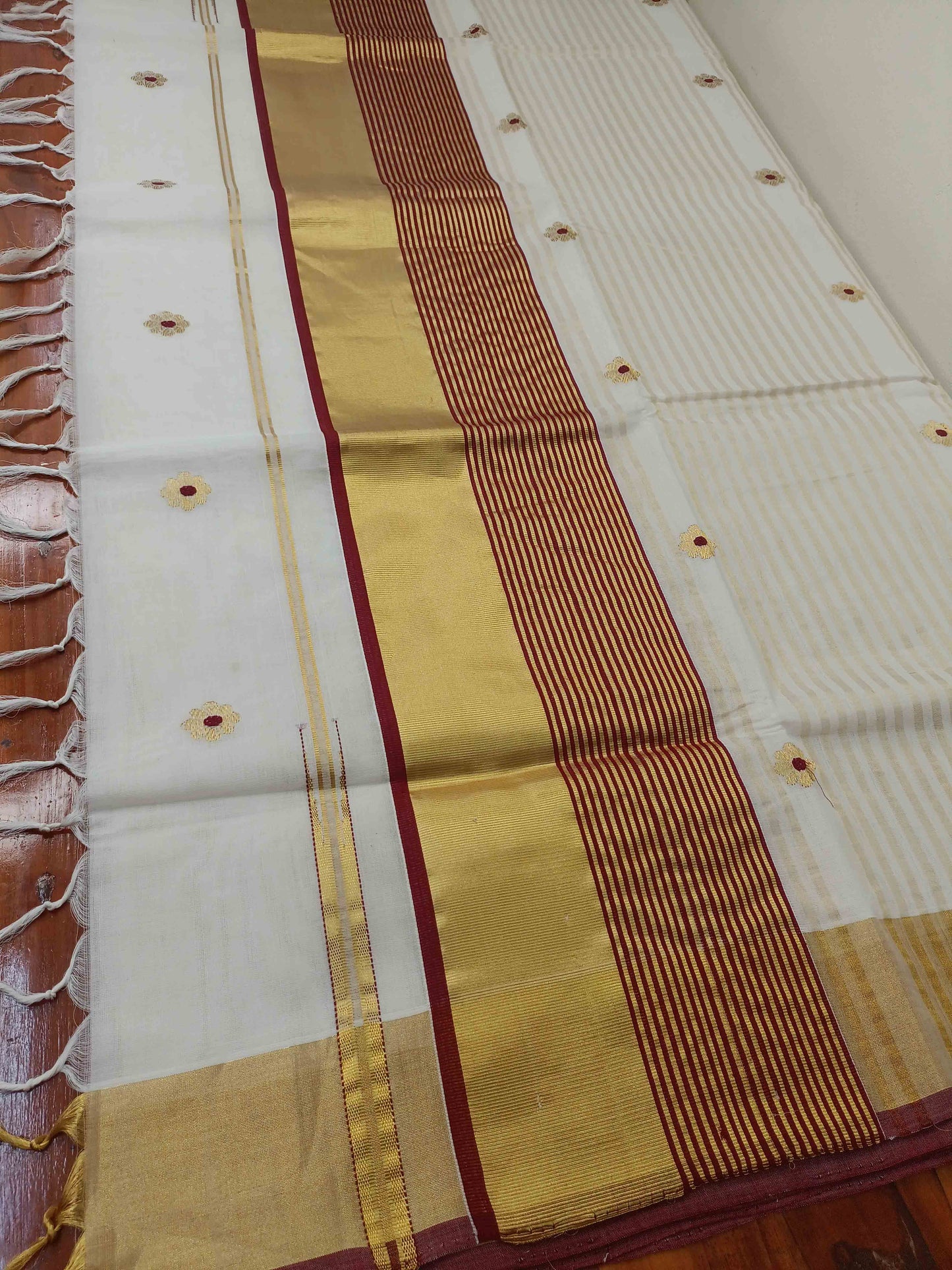 Kuthampully Handloom Kasavu Saree