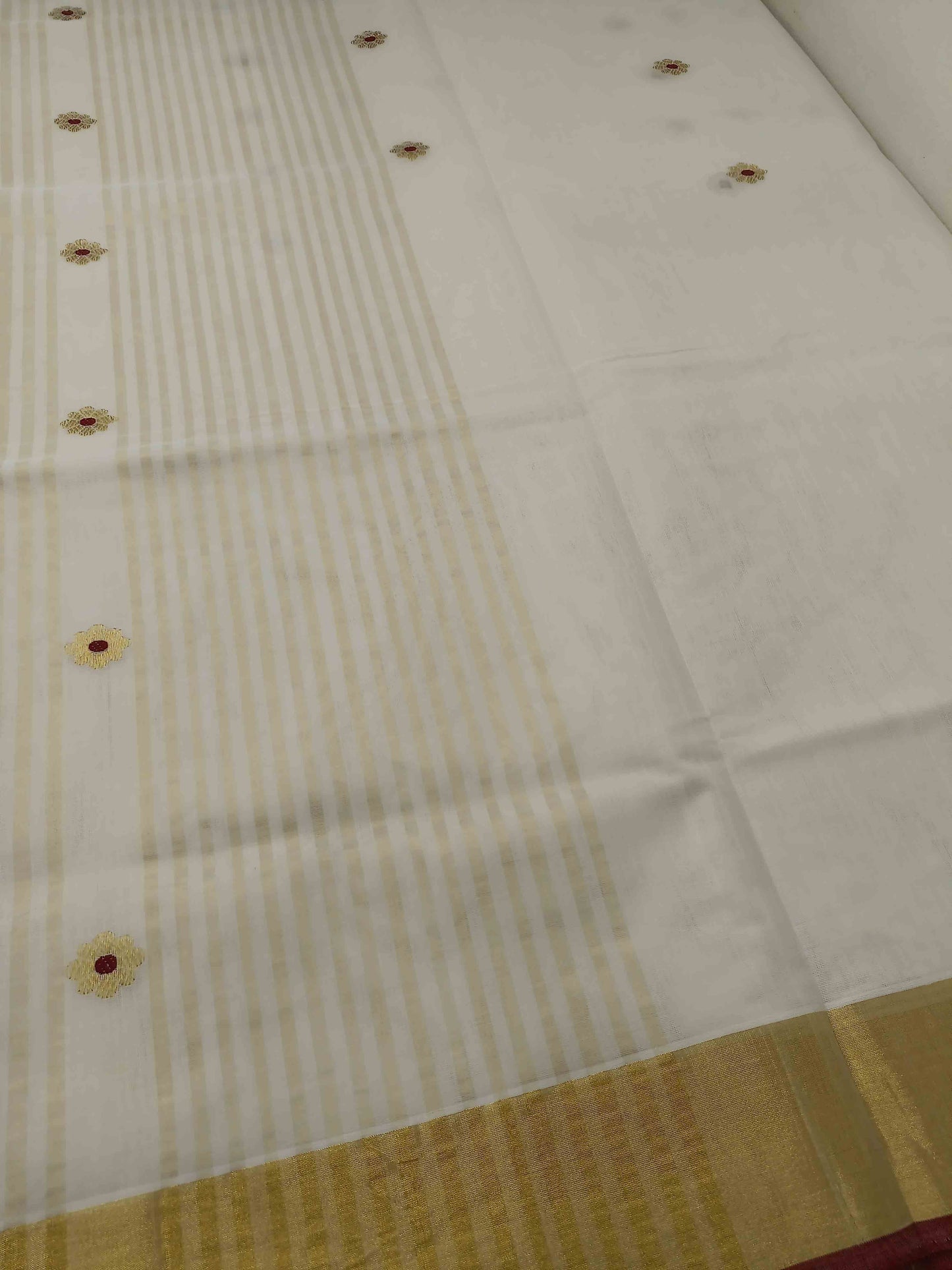 Kuthampully Handloom Kasavu Saree