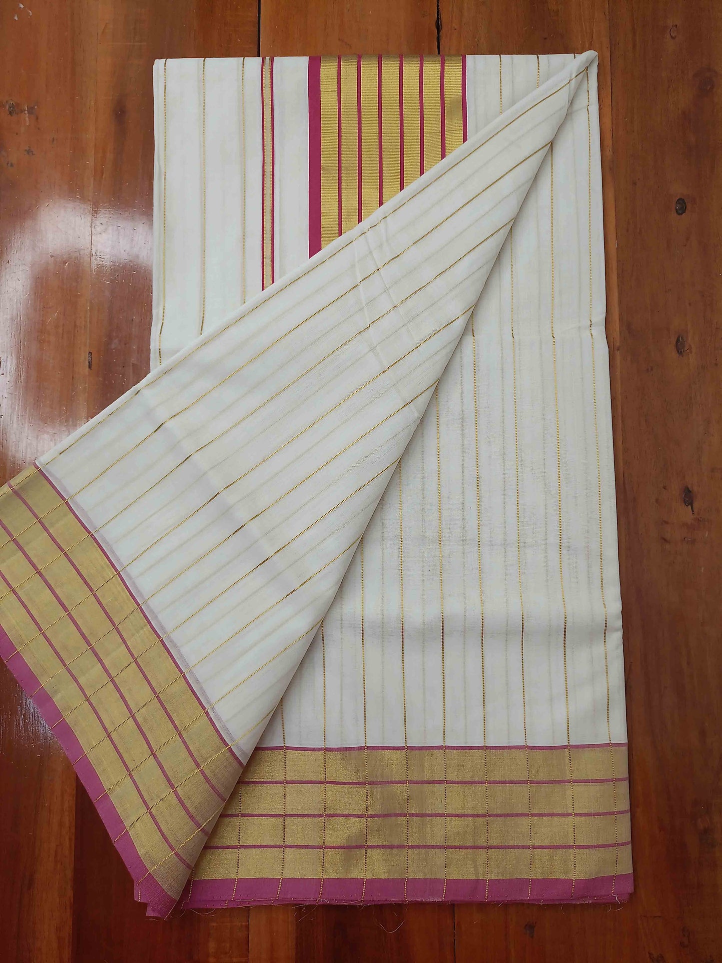 Kuthampully Handloom Kasavu Saree