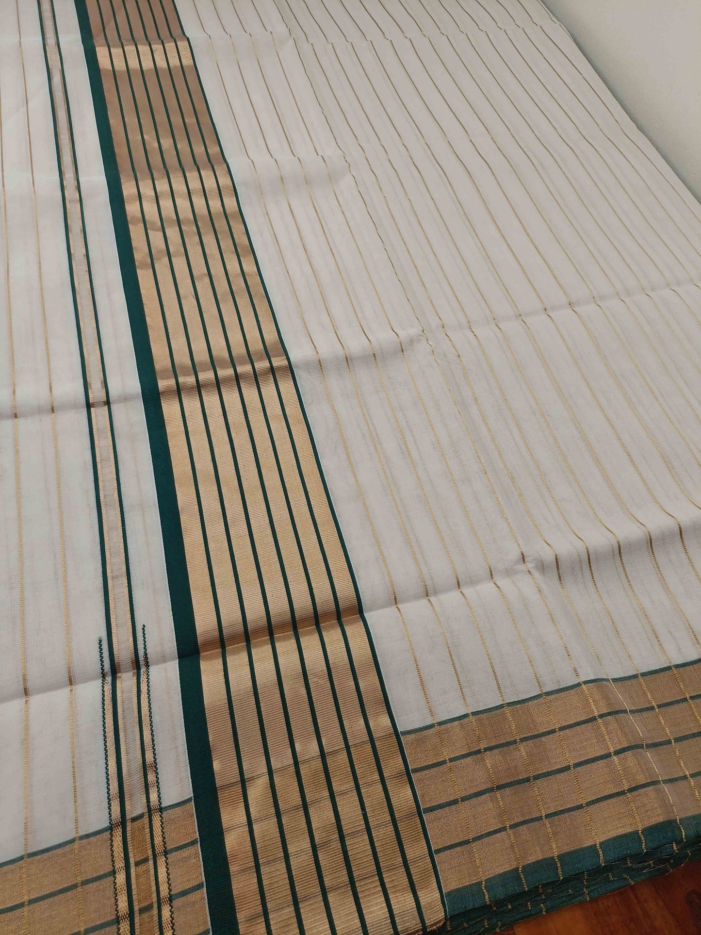 Kuthampully Handloom Kasavu Saree
