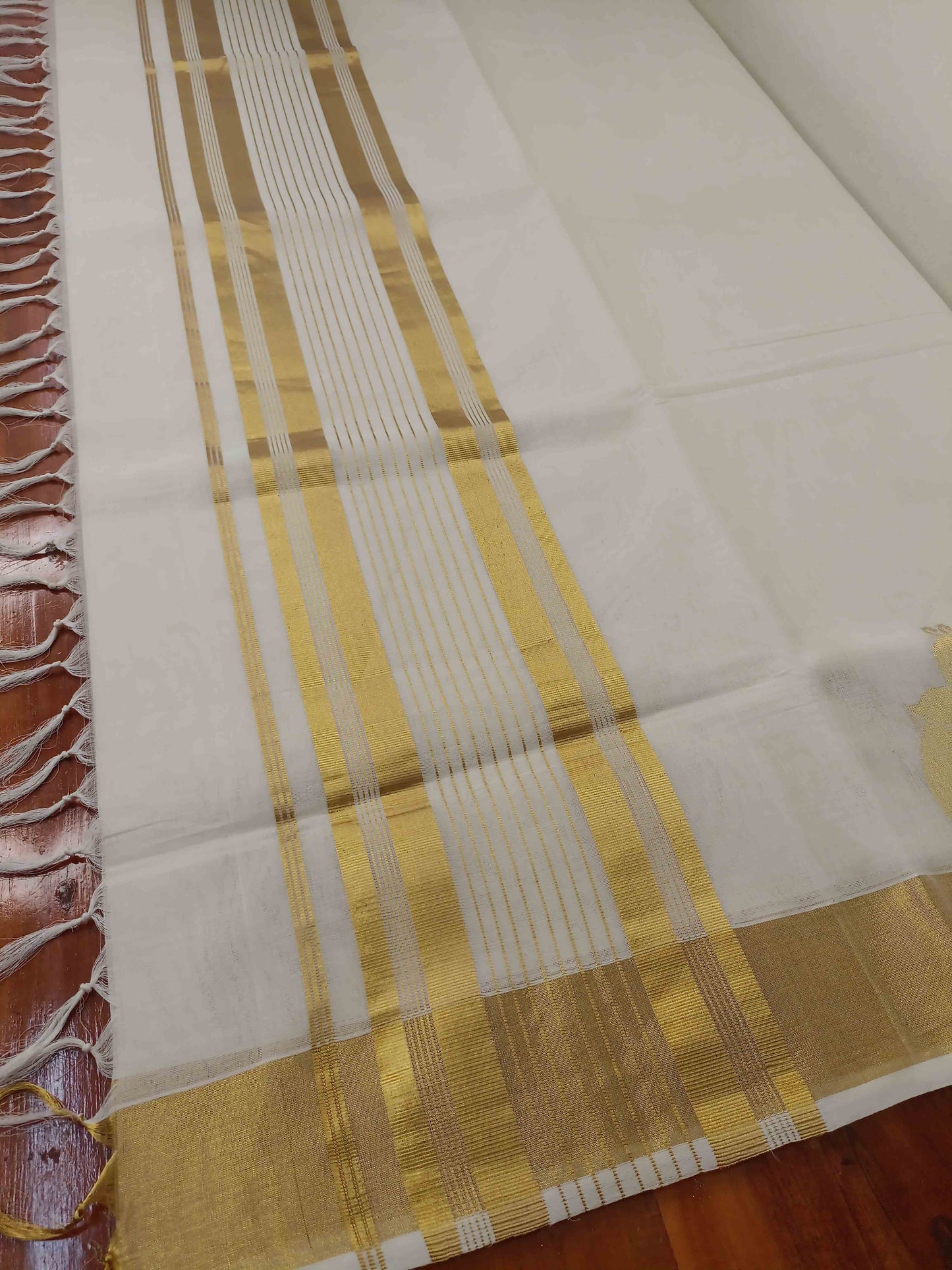 Kuthampully Handloom Kasavu Saree