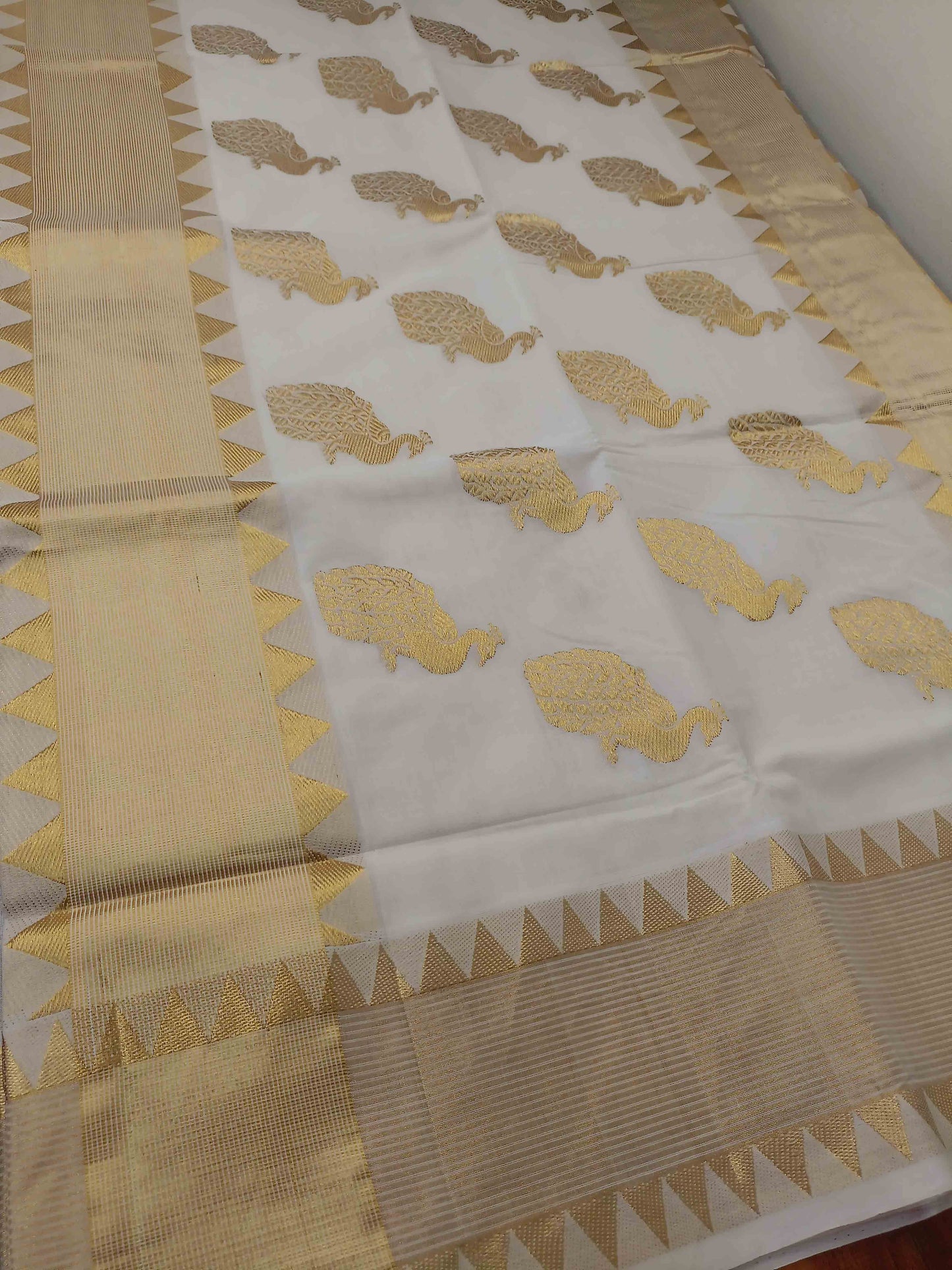 Kuthampully Handloom Kasavu Saree