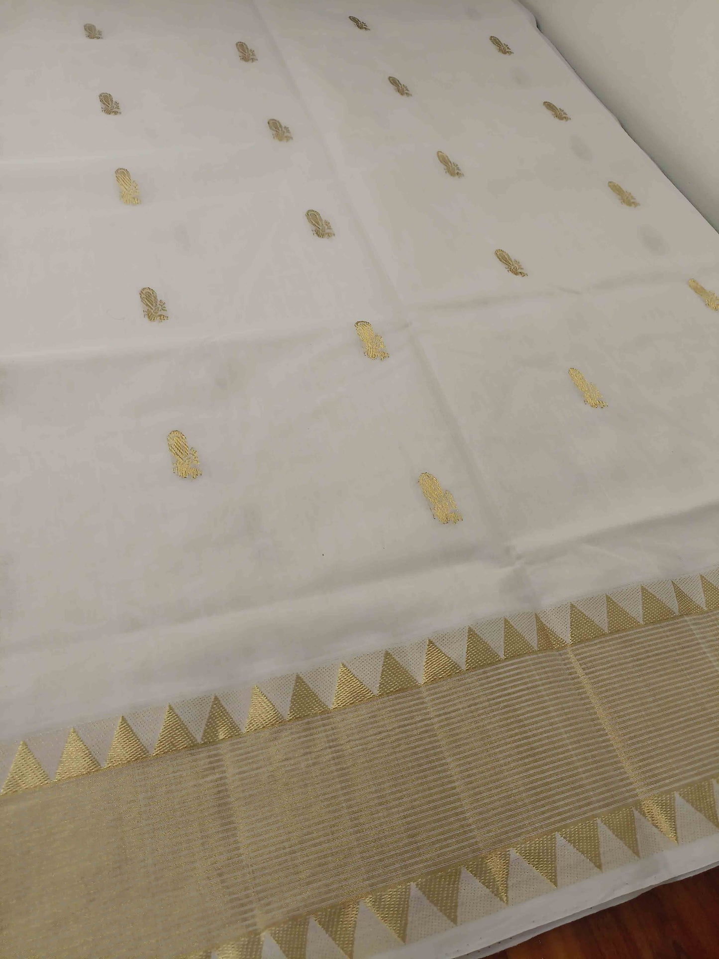 Kuthampully Handloom Kasavu Saree
