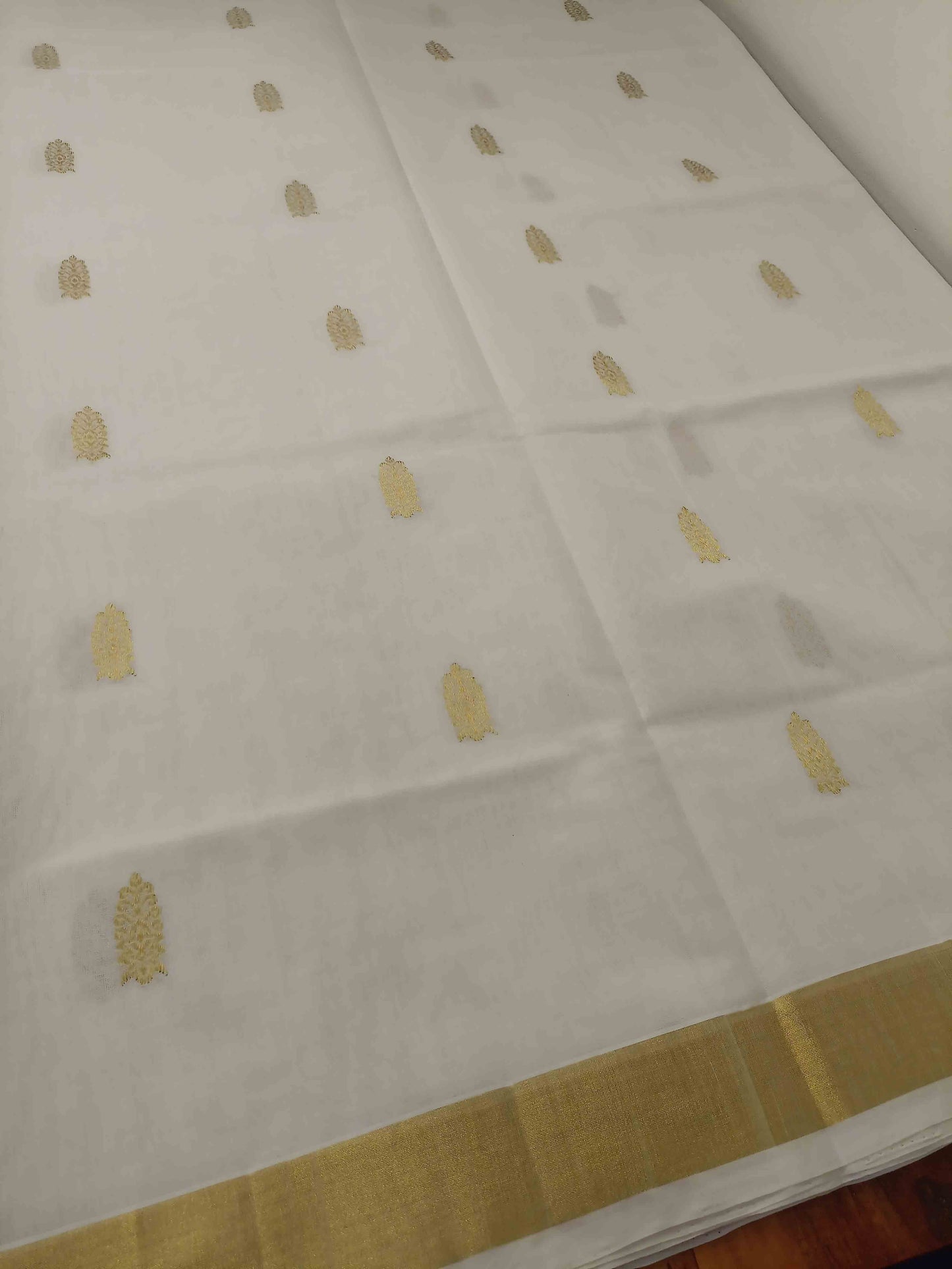 Kuthampully Handloom Kasavu Saree