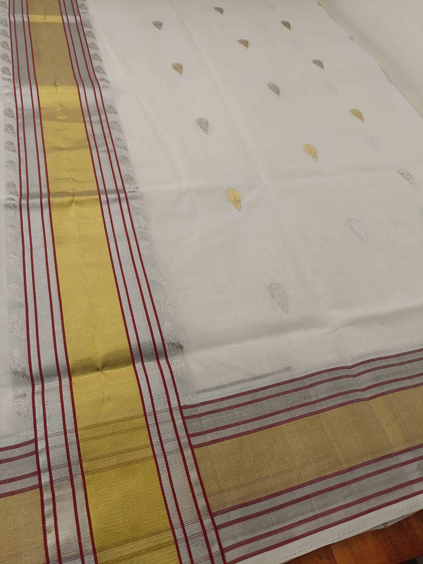 Kuthampully Handloom Kasavu Saree