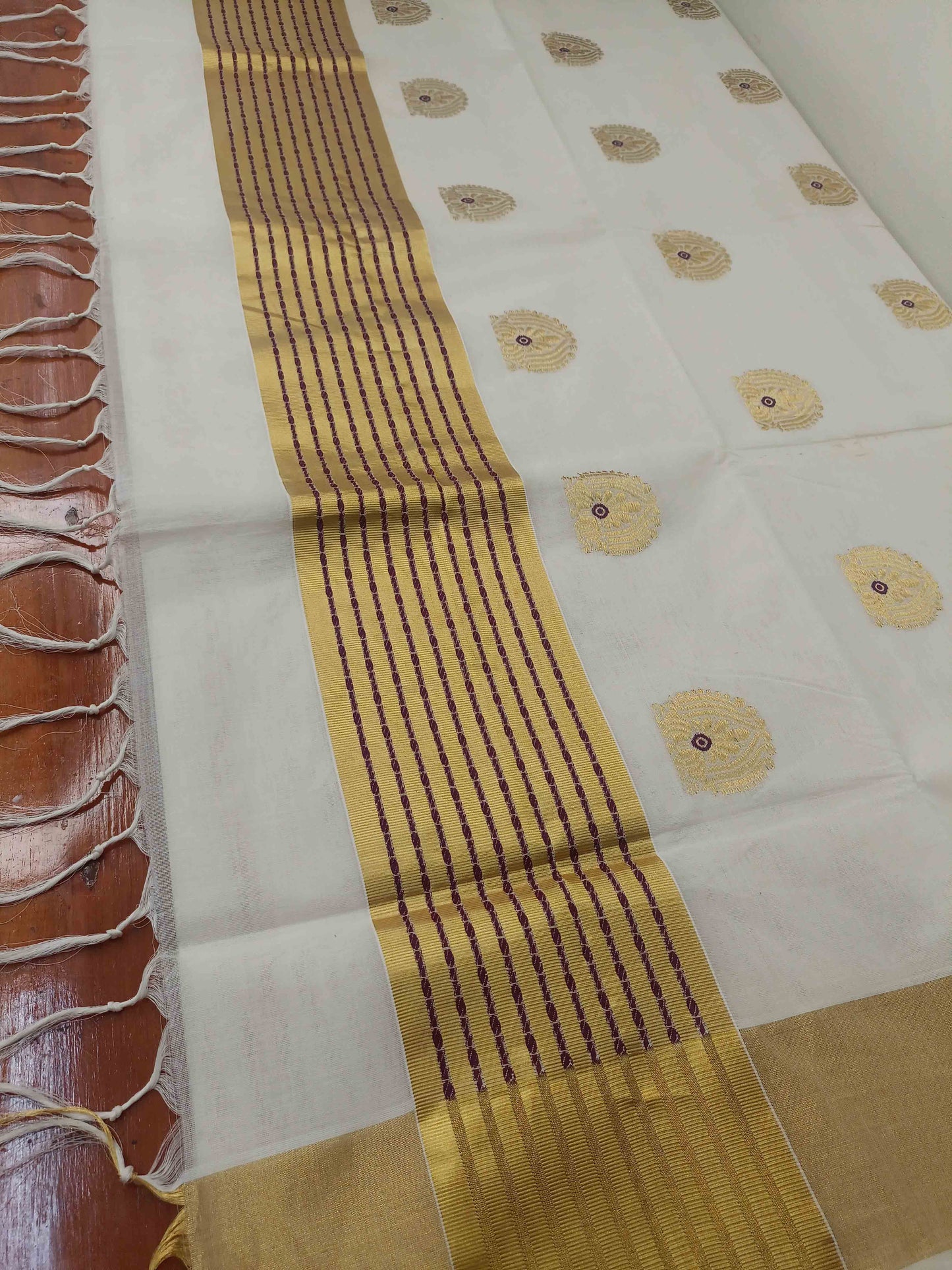 Kuthampully Handloom Kasavu Saree