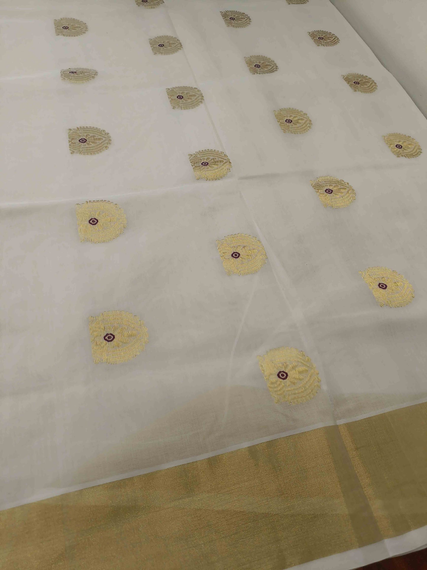 Kuthampully Handloom Kasavu Saree