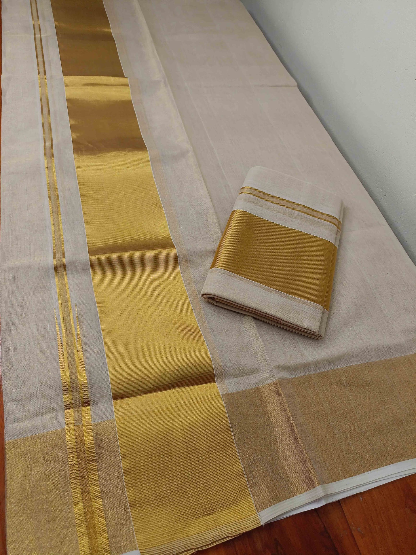 Kuthampully Handloom Kasavu Single Set Mundu