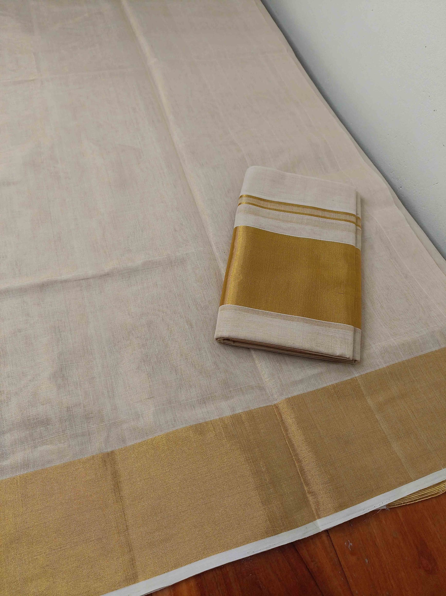 Kuthampully Handloom Kasavu Single Set Mundu