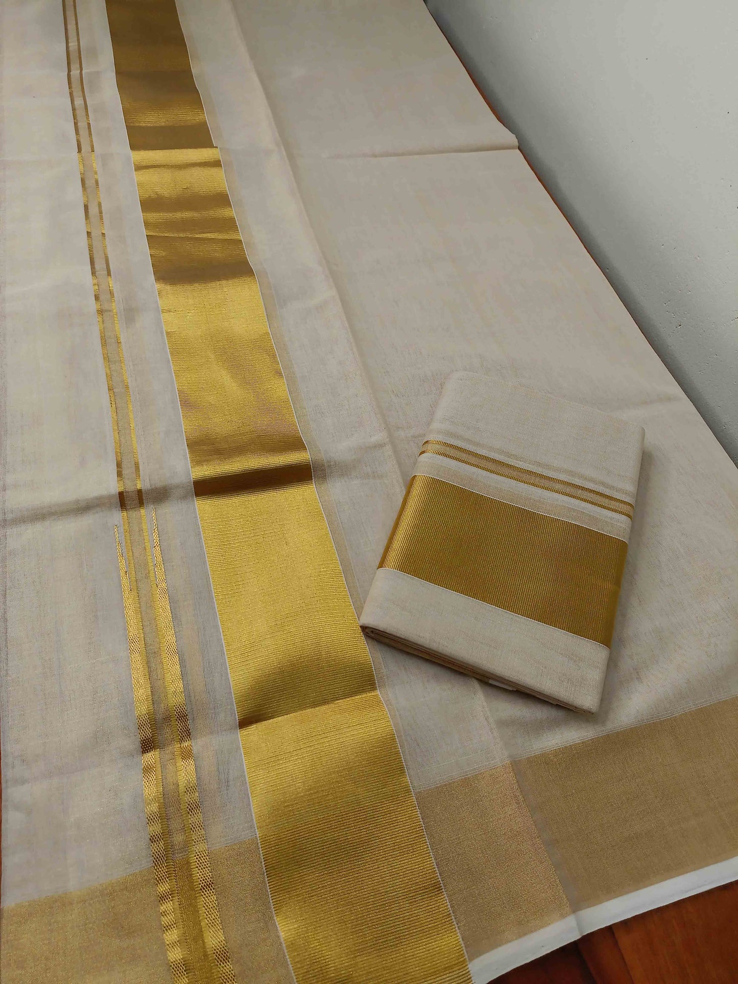 Kuthampully Handloom Kasavu Single Set Mundu
