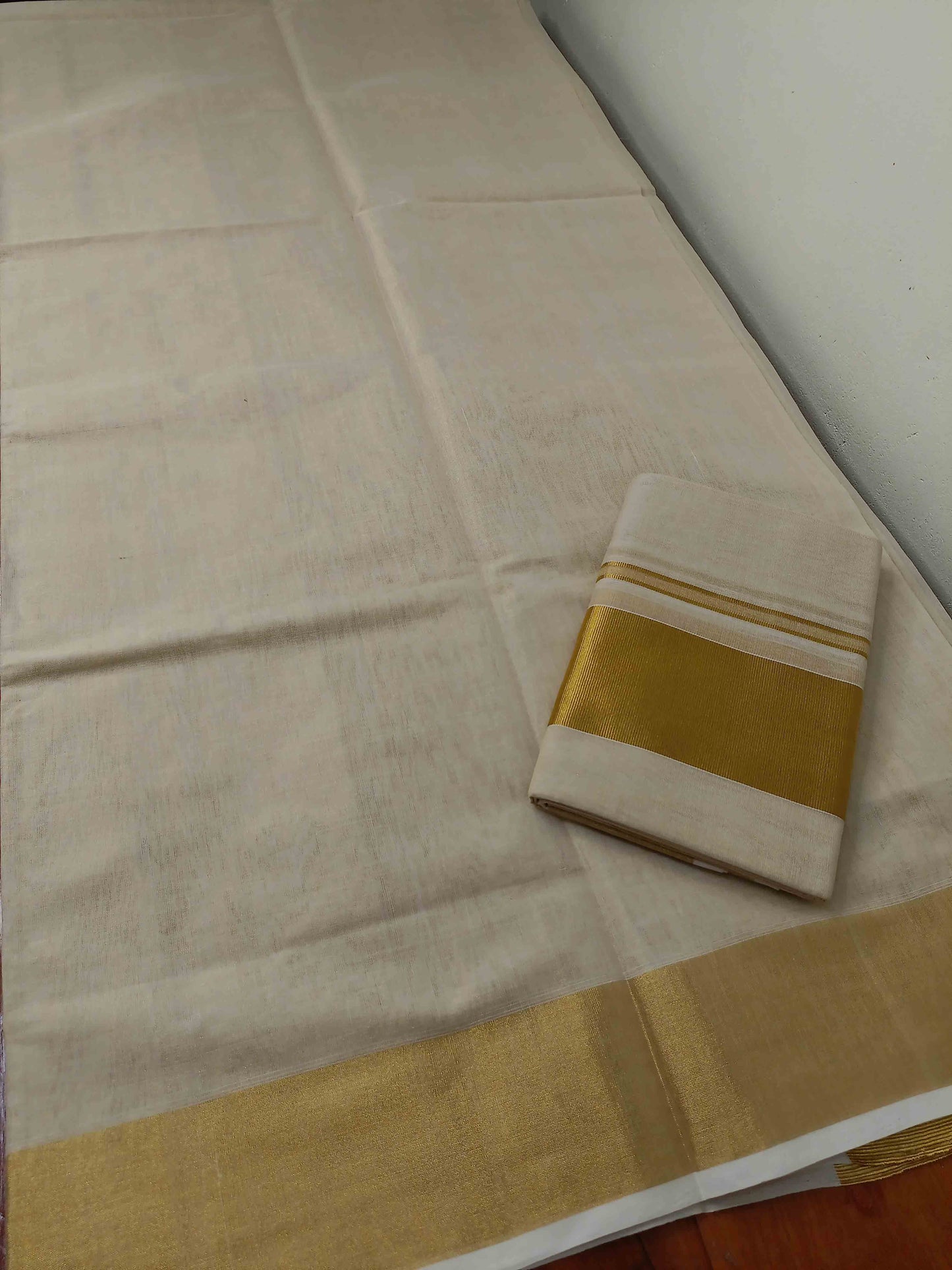 Kuthampully Handloom Kasavu Single Set Mundu