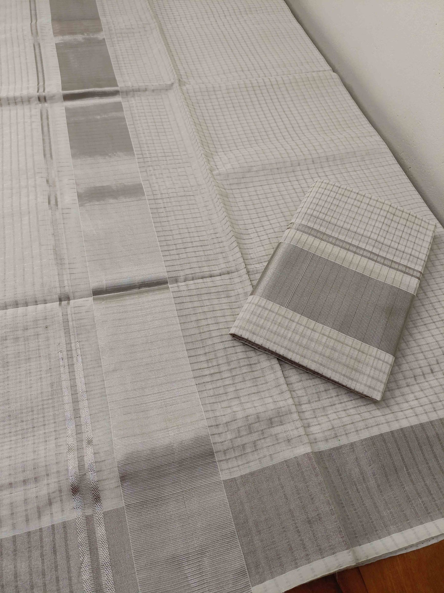 Kuthampully Handloom Kasavu Single Set Mundu