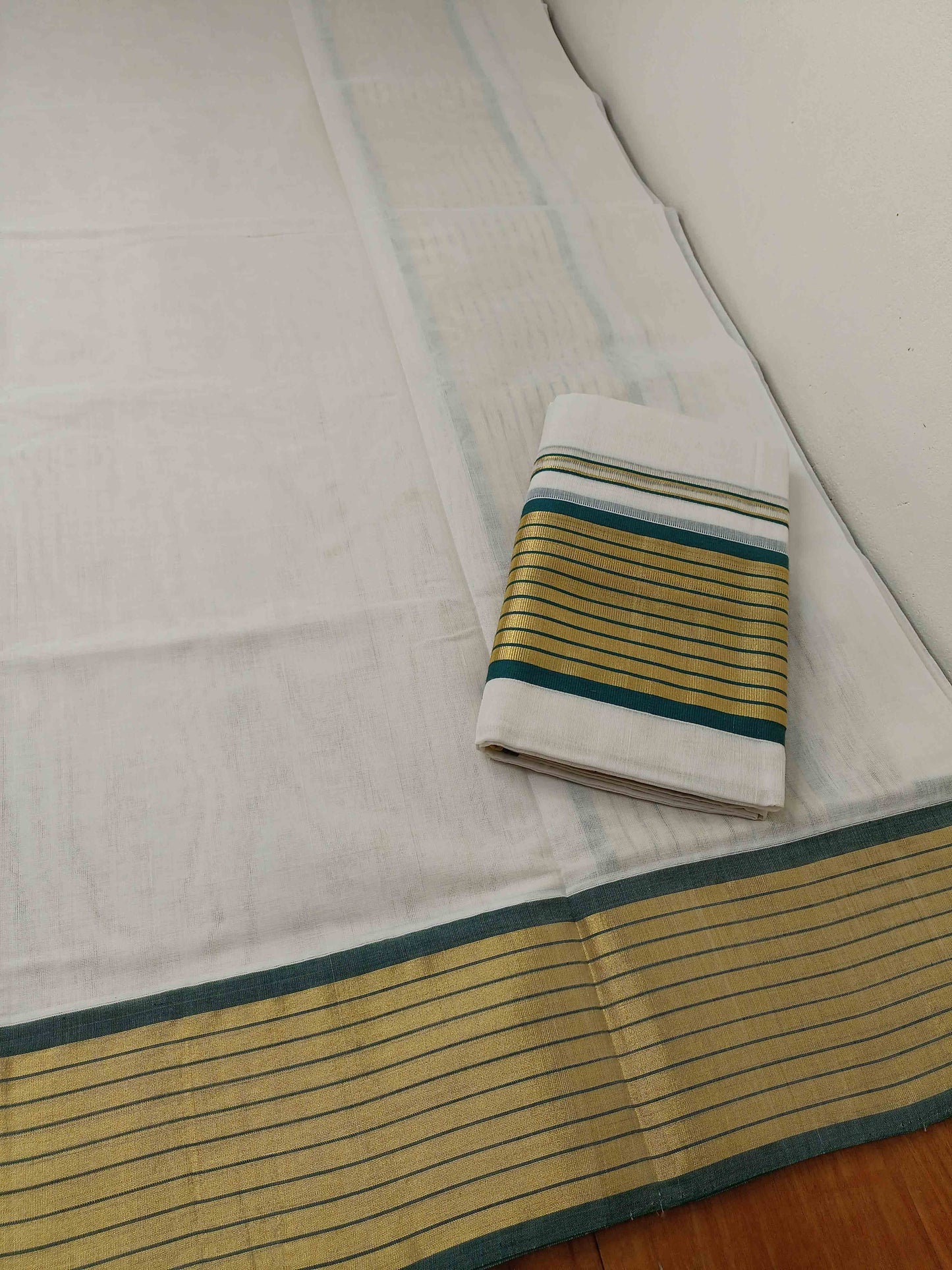Kuthampully Handloom Kasavu Single Set Mundu