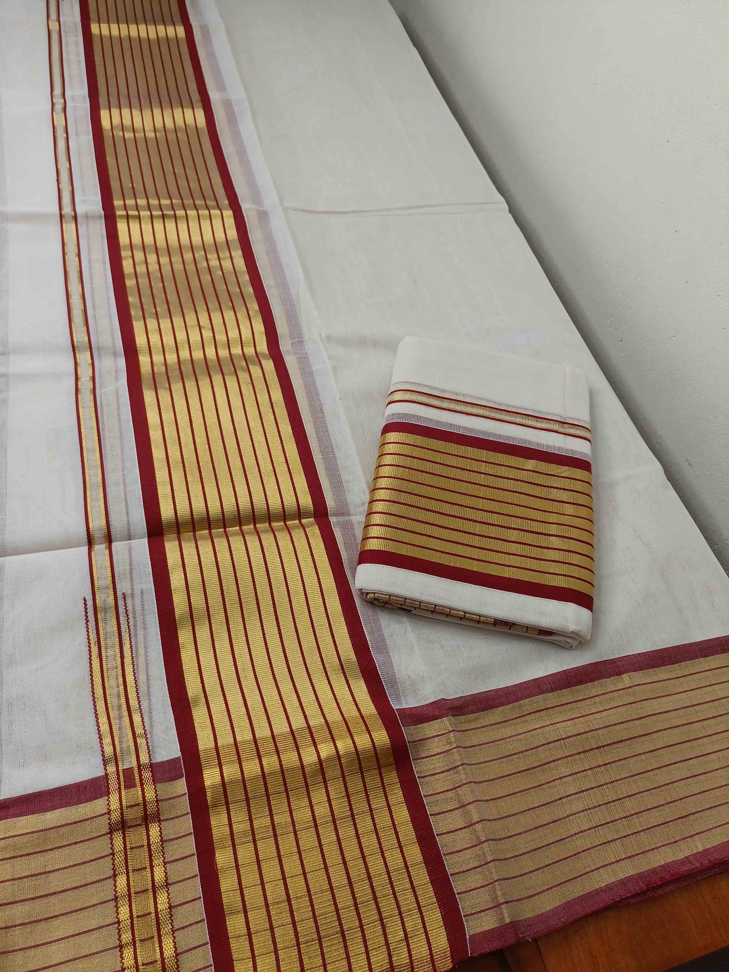Kuthampully Handloom Kasavu Single Set Mundu
