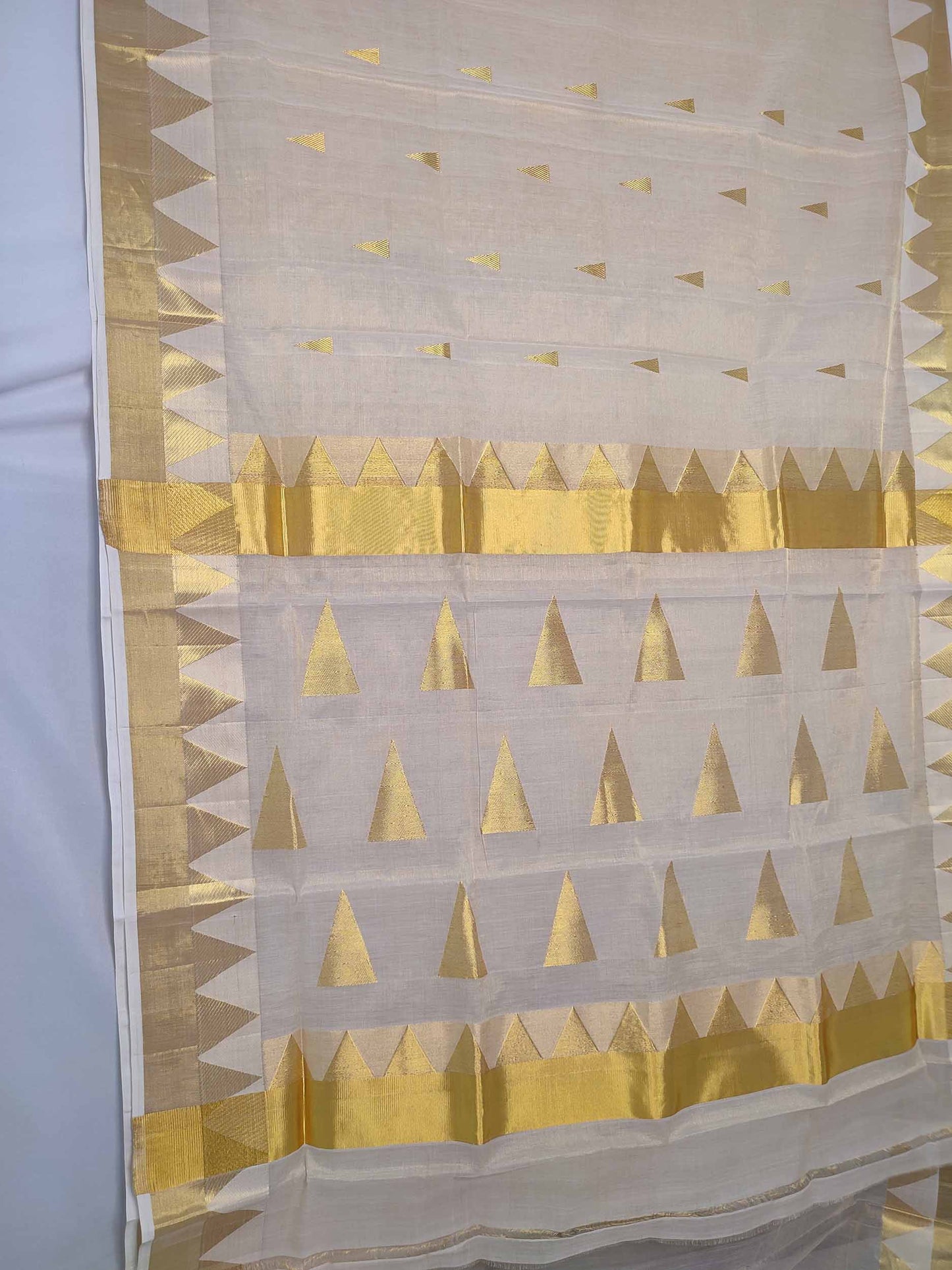 Kuthampully Handloom Kasavu Saree