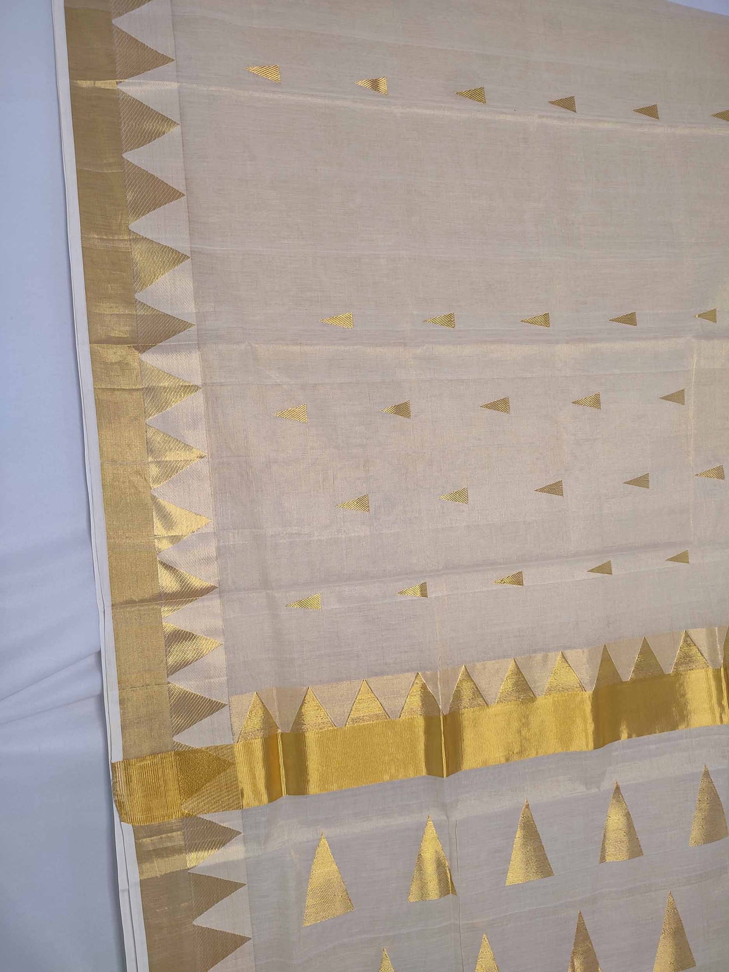 Kuthampully Handloom Kasavu Saree