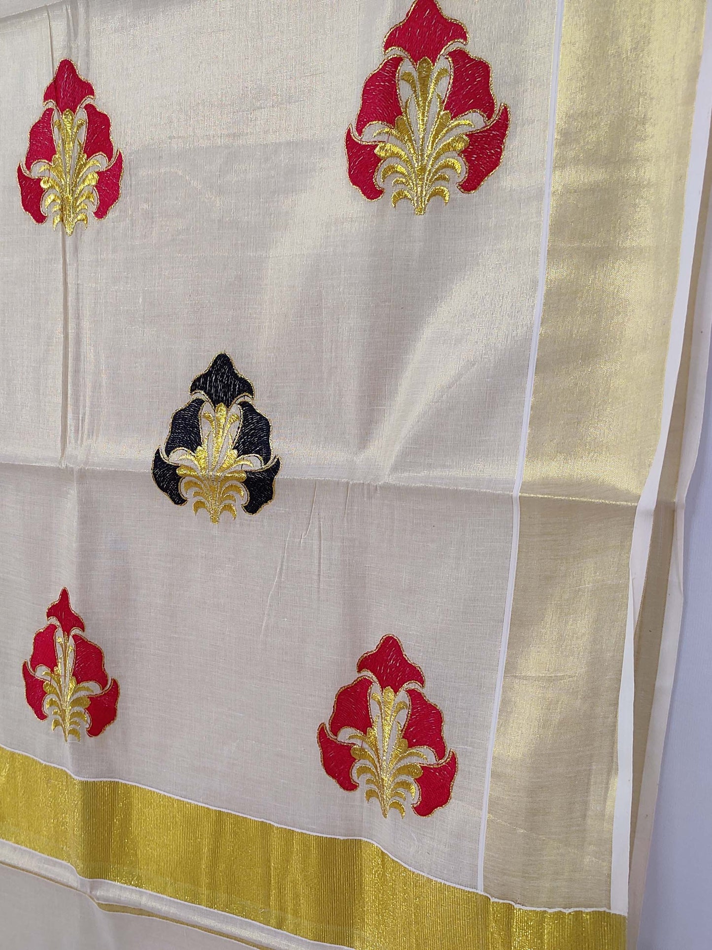 Kerala Tissue Saree for Women