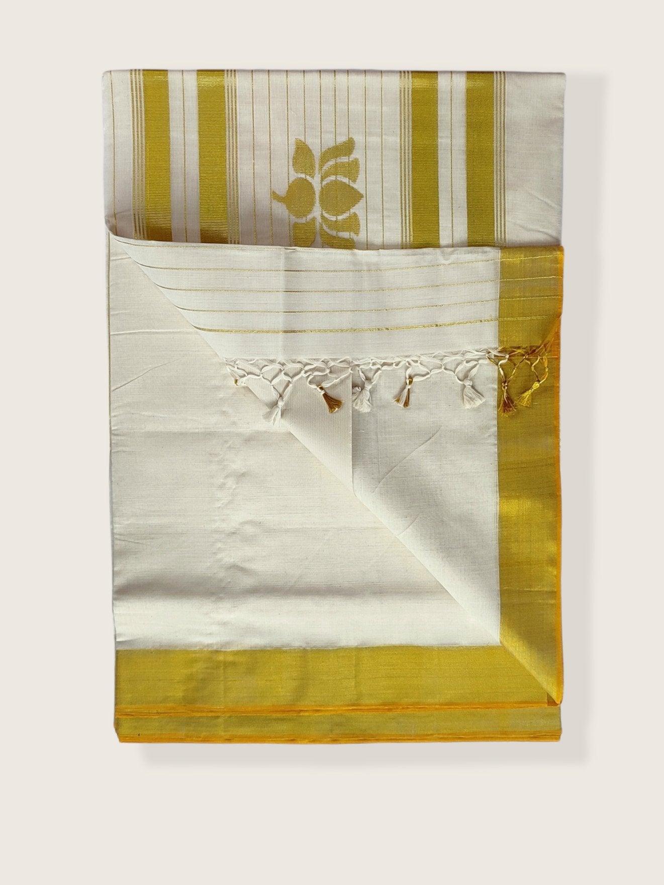 Kerala Kasavu Saree Premium Balaramapuram Handloom with Handwoven Lotus Motiff