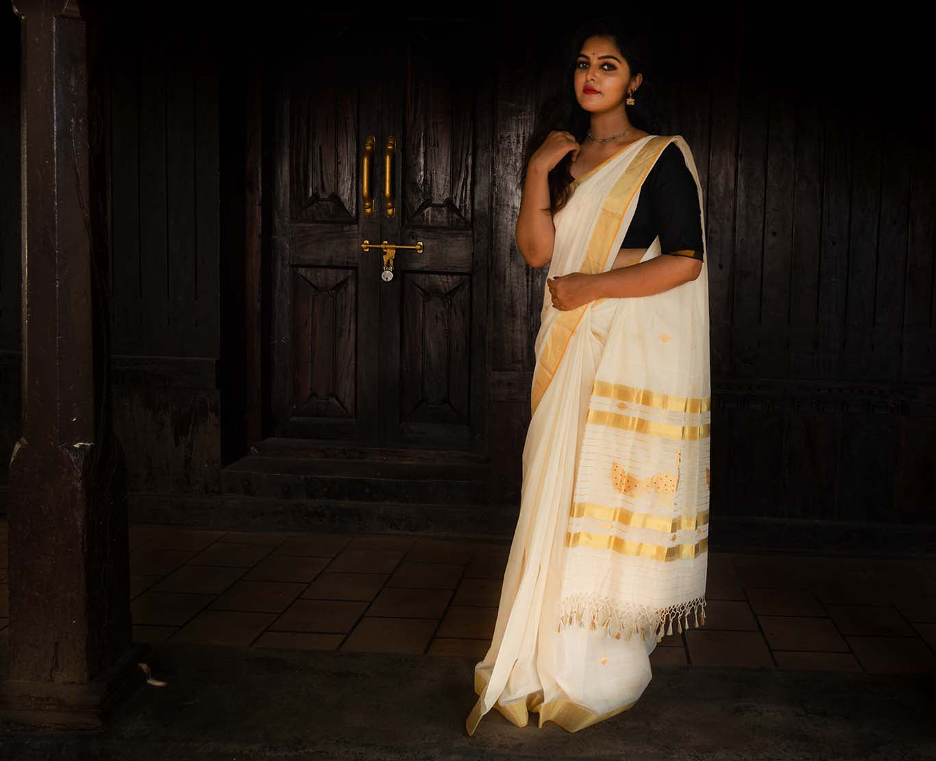 Premium Handloom Kasavu Saree