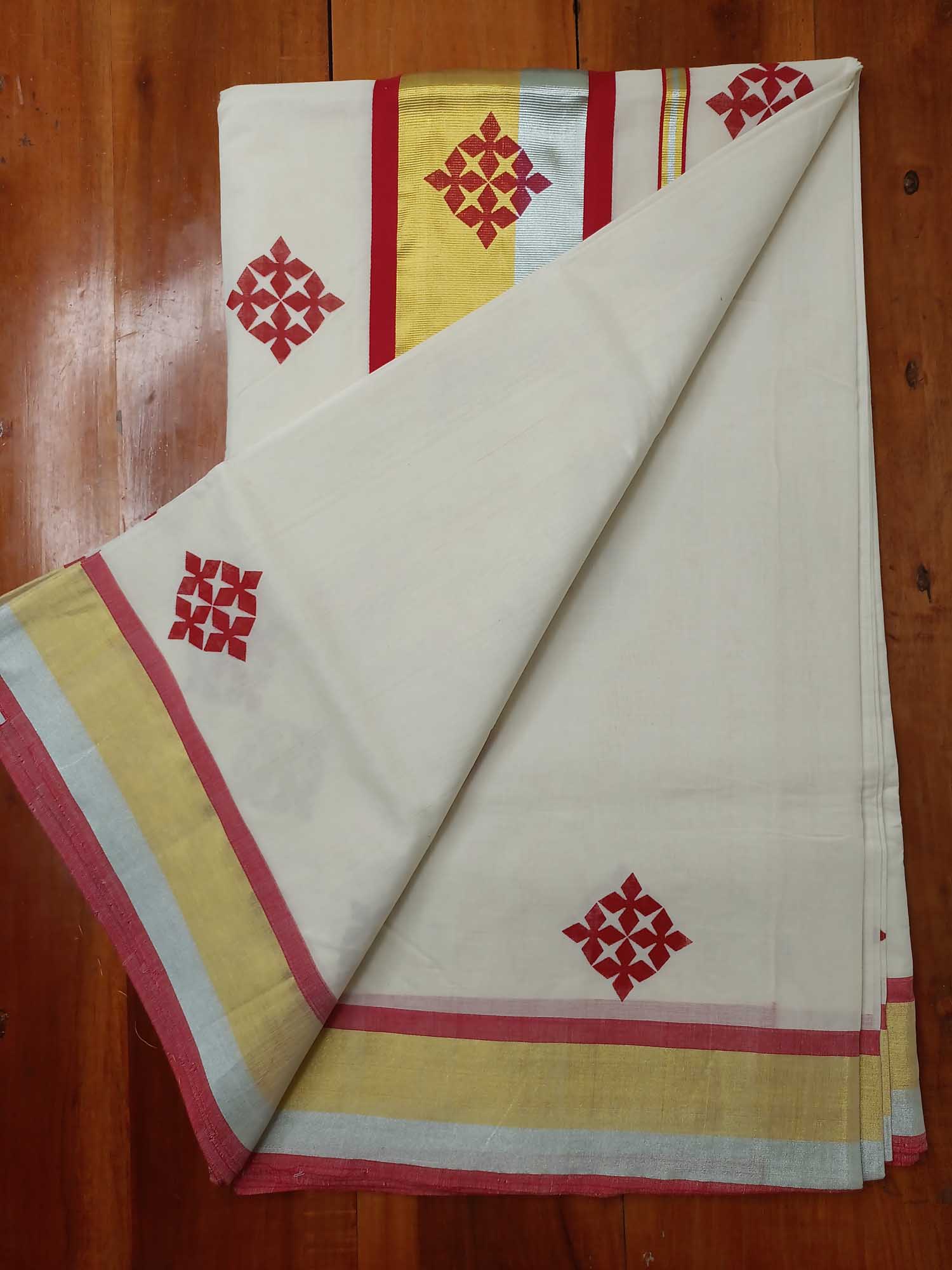Kerala Kasavu Saree for Women