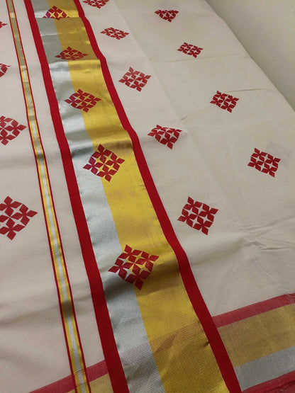 Kerala Kasavu Saree for Women