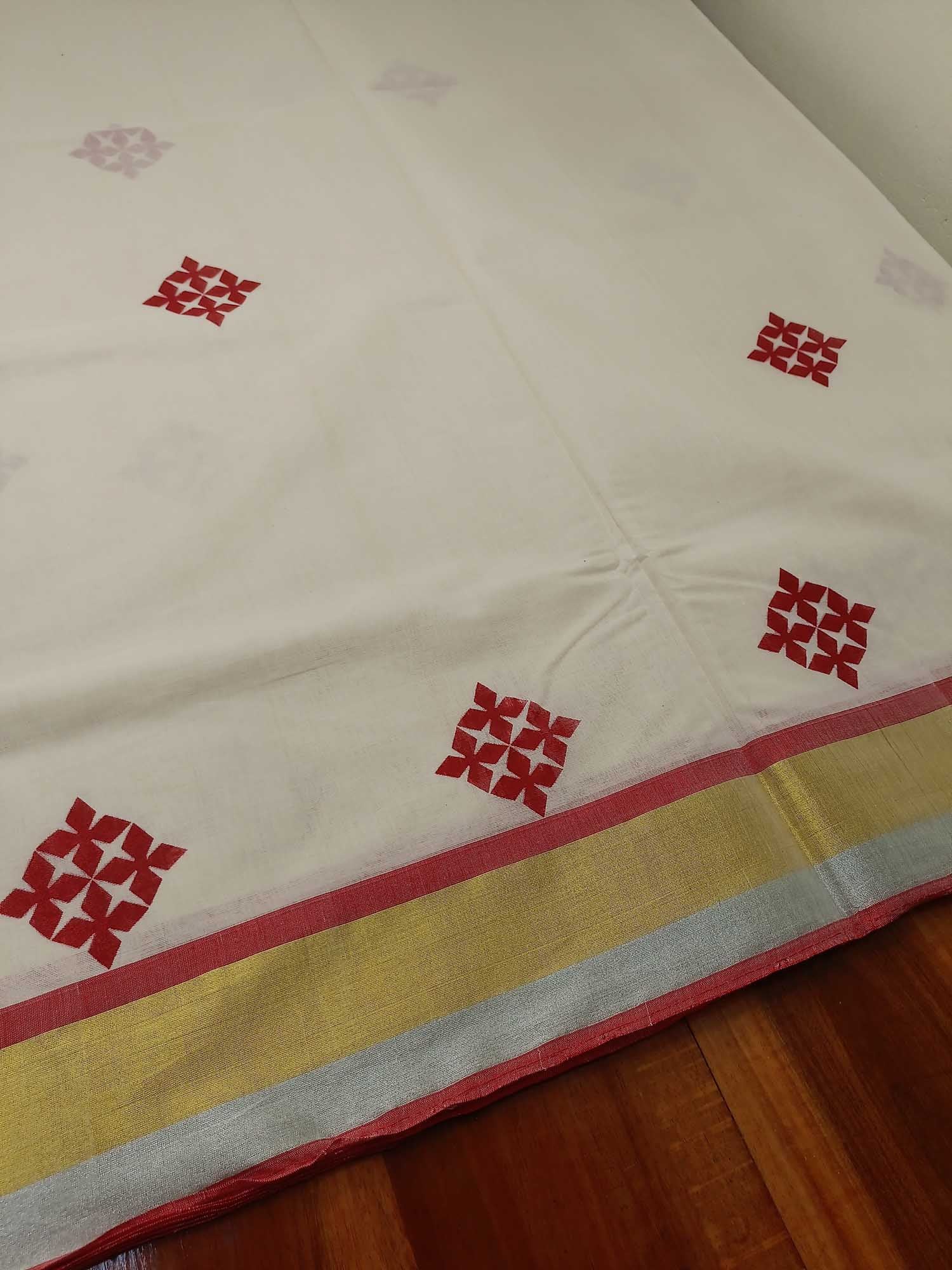 Kerala Kasavu Saree for Women