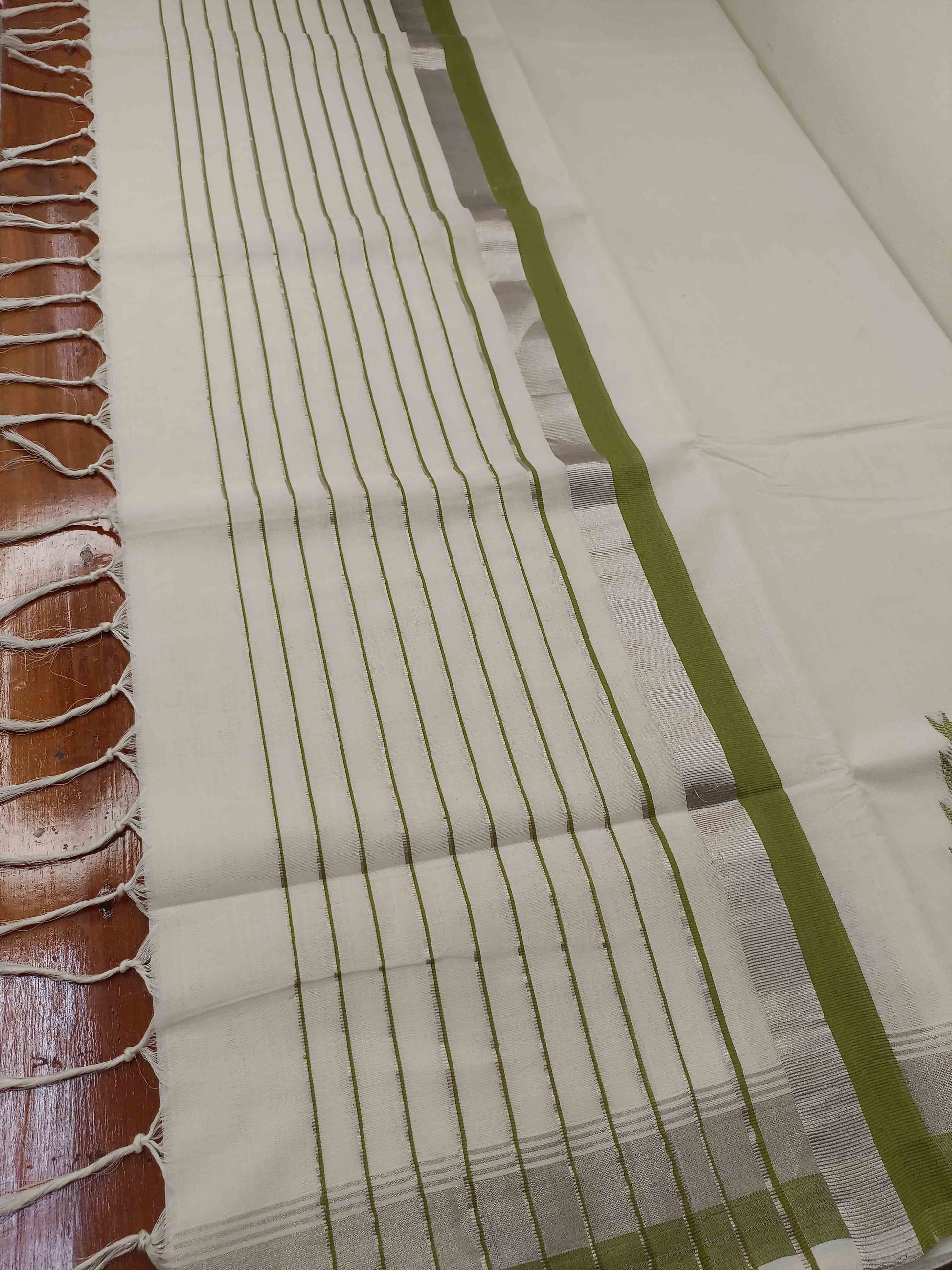 Kuthampully Handloom Kasavu Saree