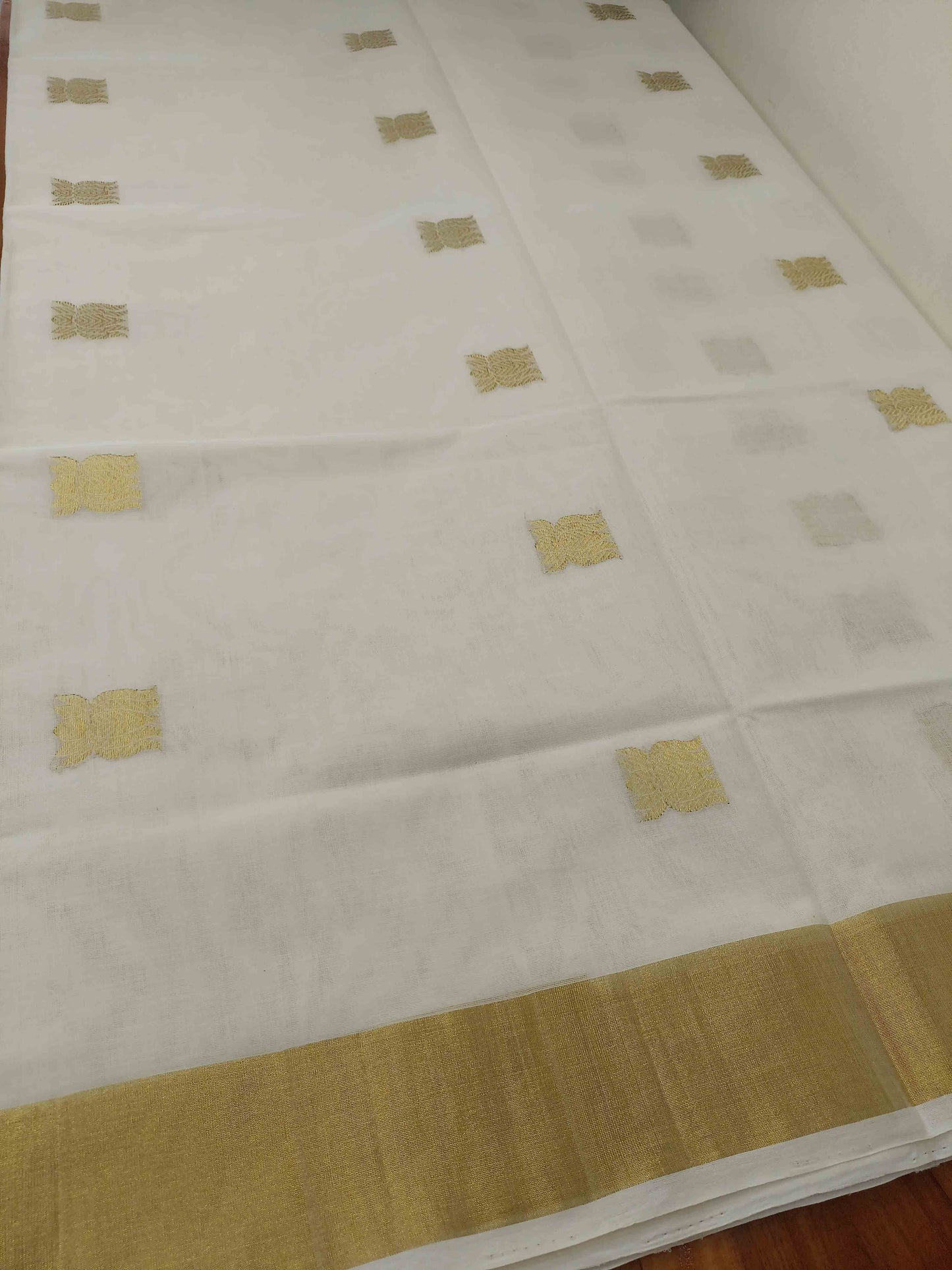 Kuthampully Handloom Kasavu Saree
