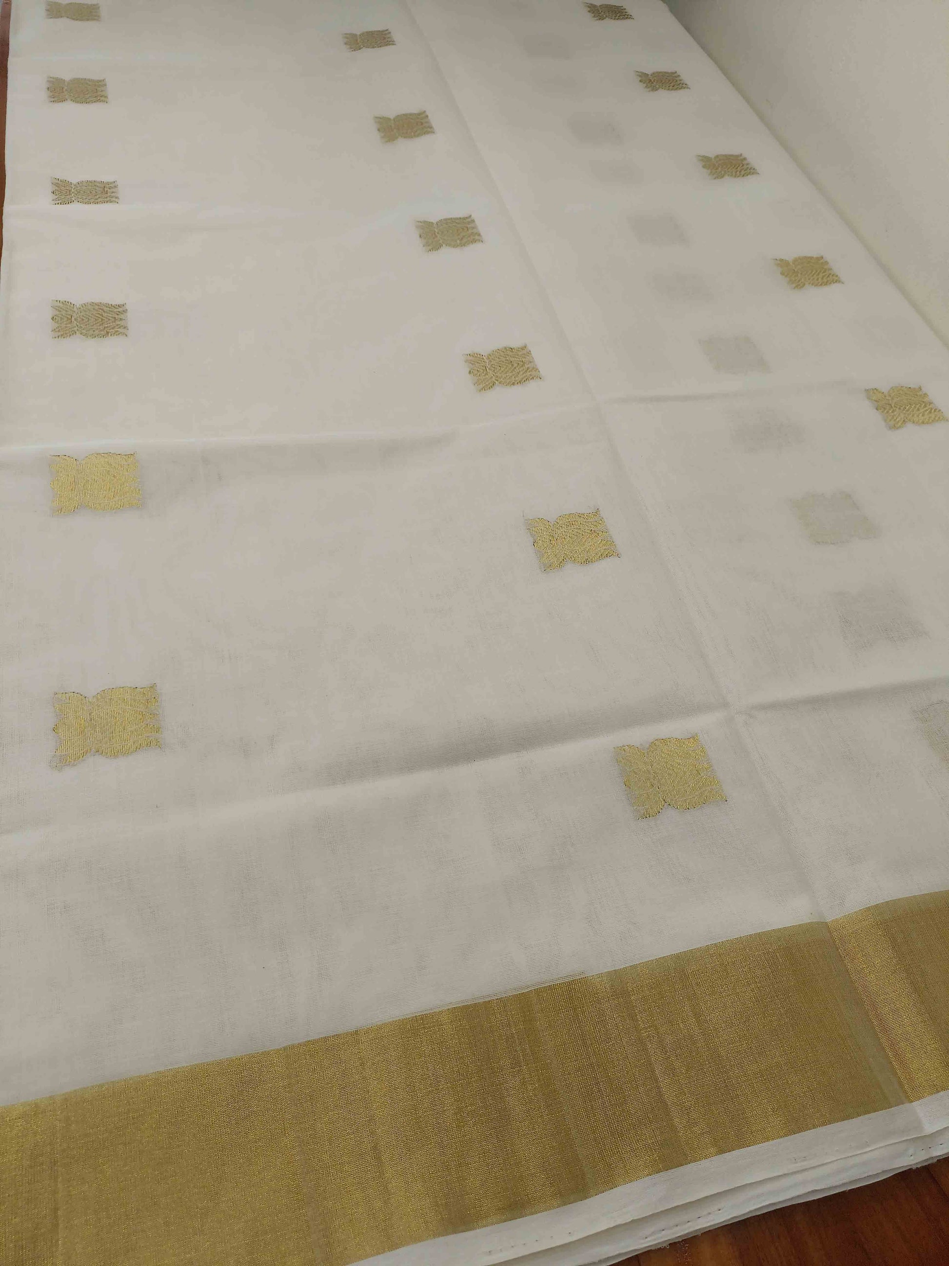 Kuthampully Handloom Kasavu Saree