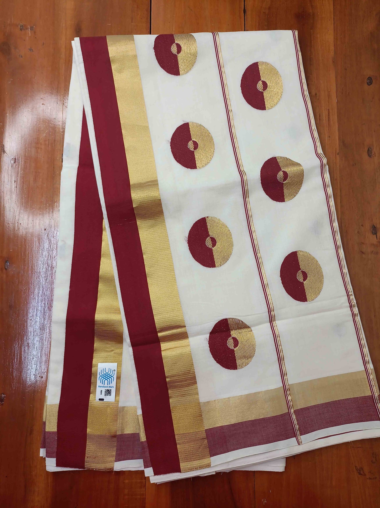 Kuthampully Handloom Kasavu Saree