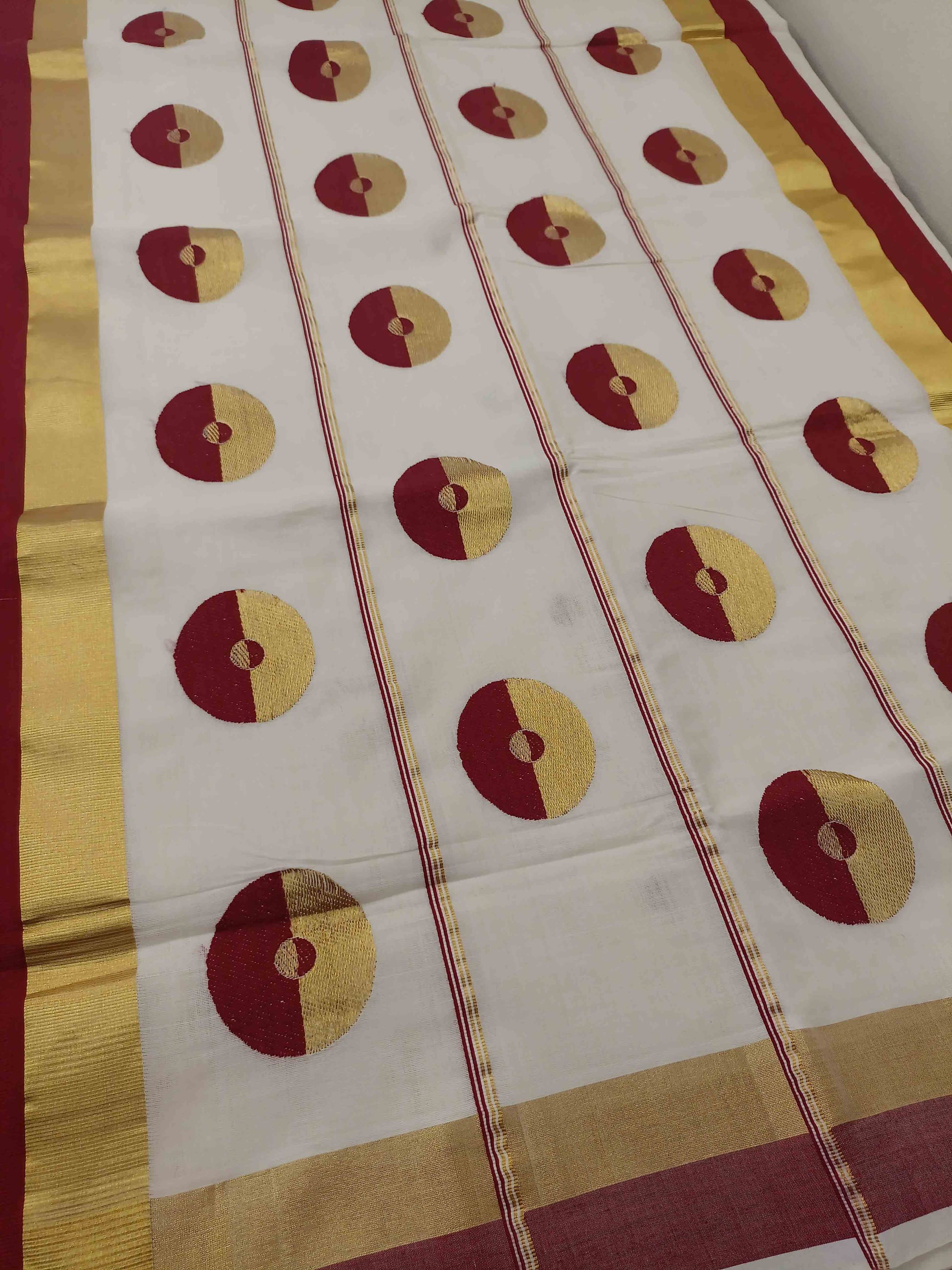 Kuthampully Handloom Kasavu Saree