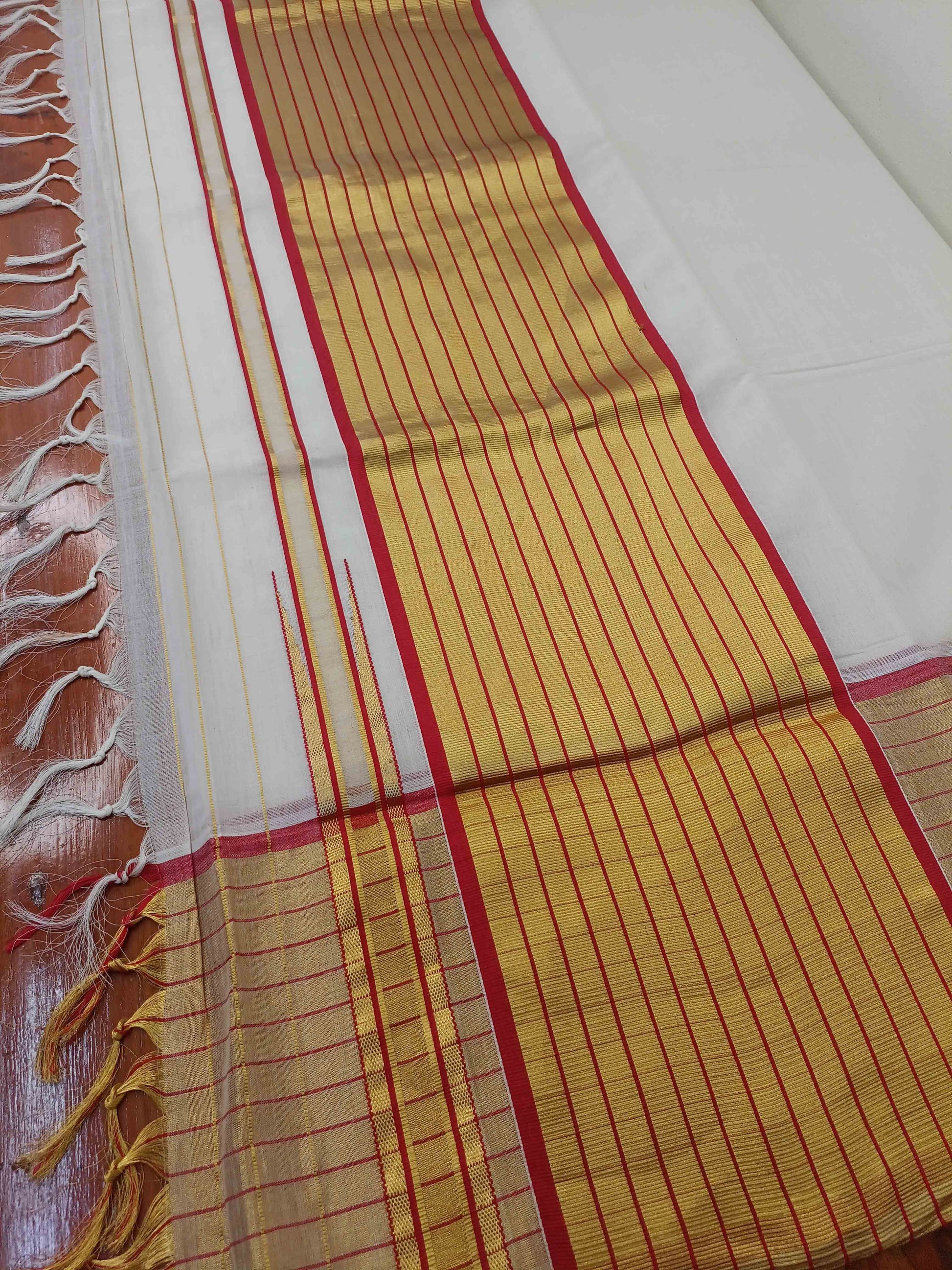 Kuthampully Handloom Kasavu Saree
