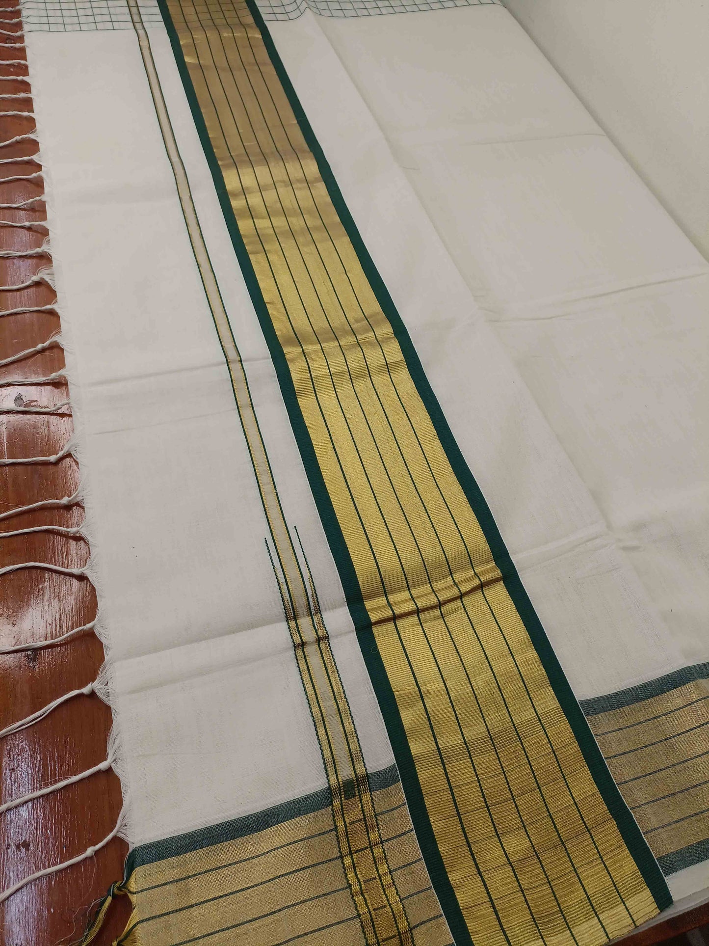 Kuthampully Handloom Kasavu Saree